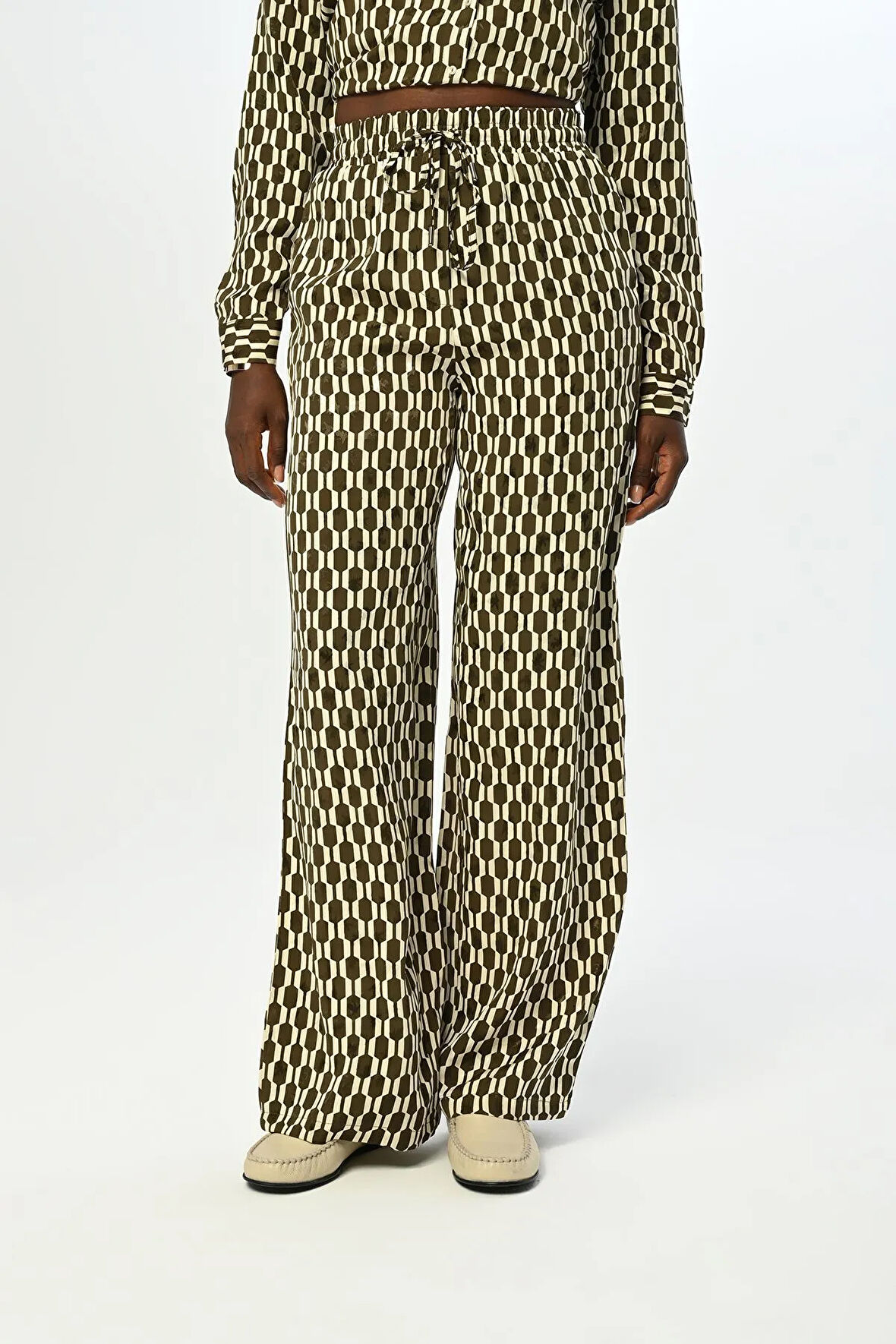 KADIN BELİ LASTİKLİ BOL PAÇA DESENLİ PANTOLON