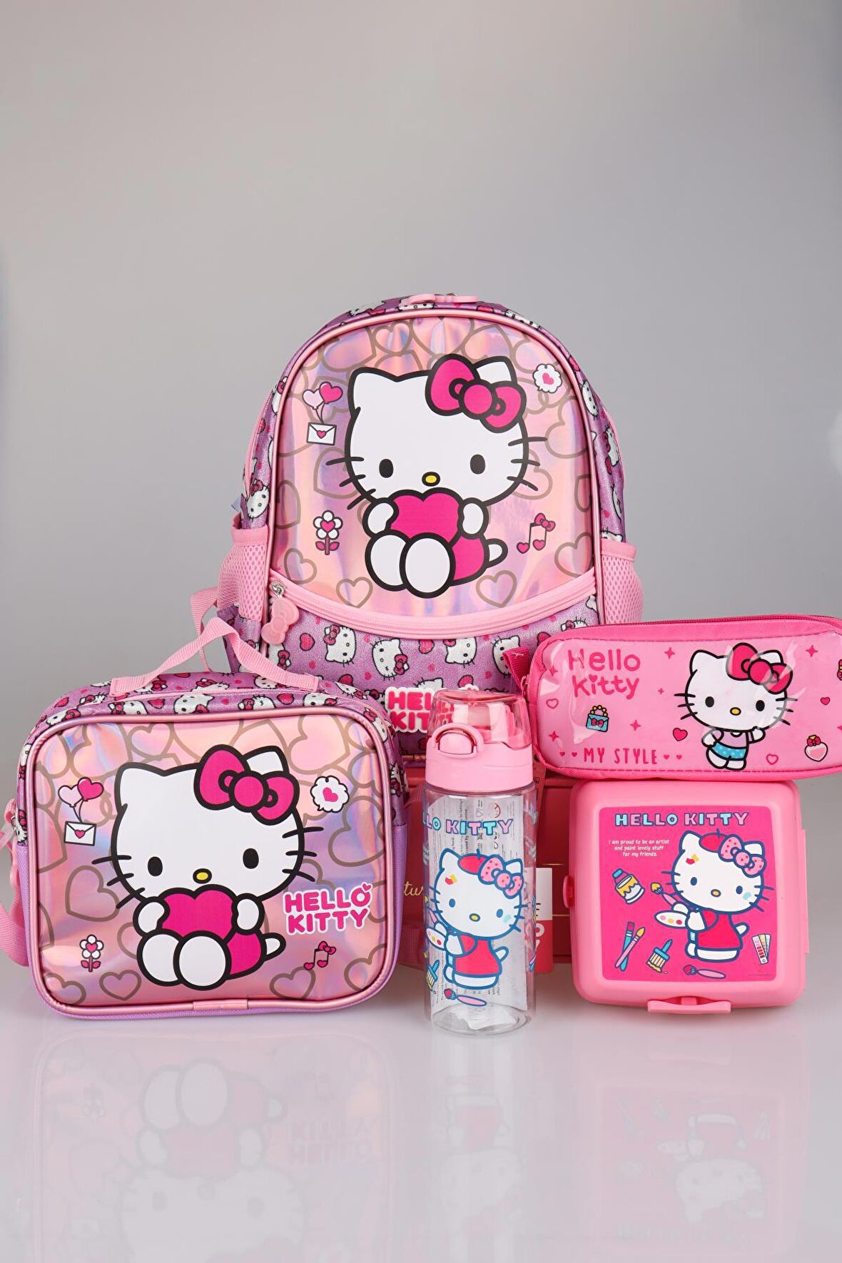 YENİ SEZON LİSANSLI HELLO KITTY'NIN PIRILTILI DÜNYASI ÖZEL KOLEKSİYON ANAOKUL,BESLENME VE KALEM ÇANTASI,MATARA İLE BESLENME KABI SETİ