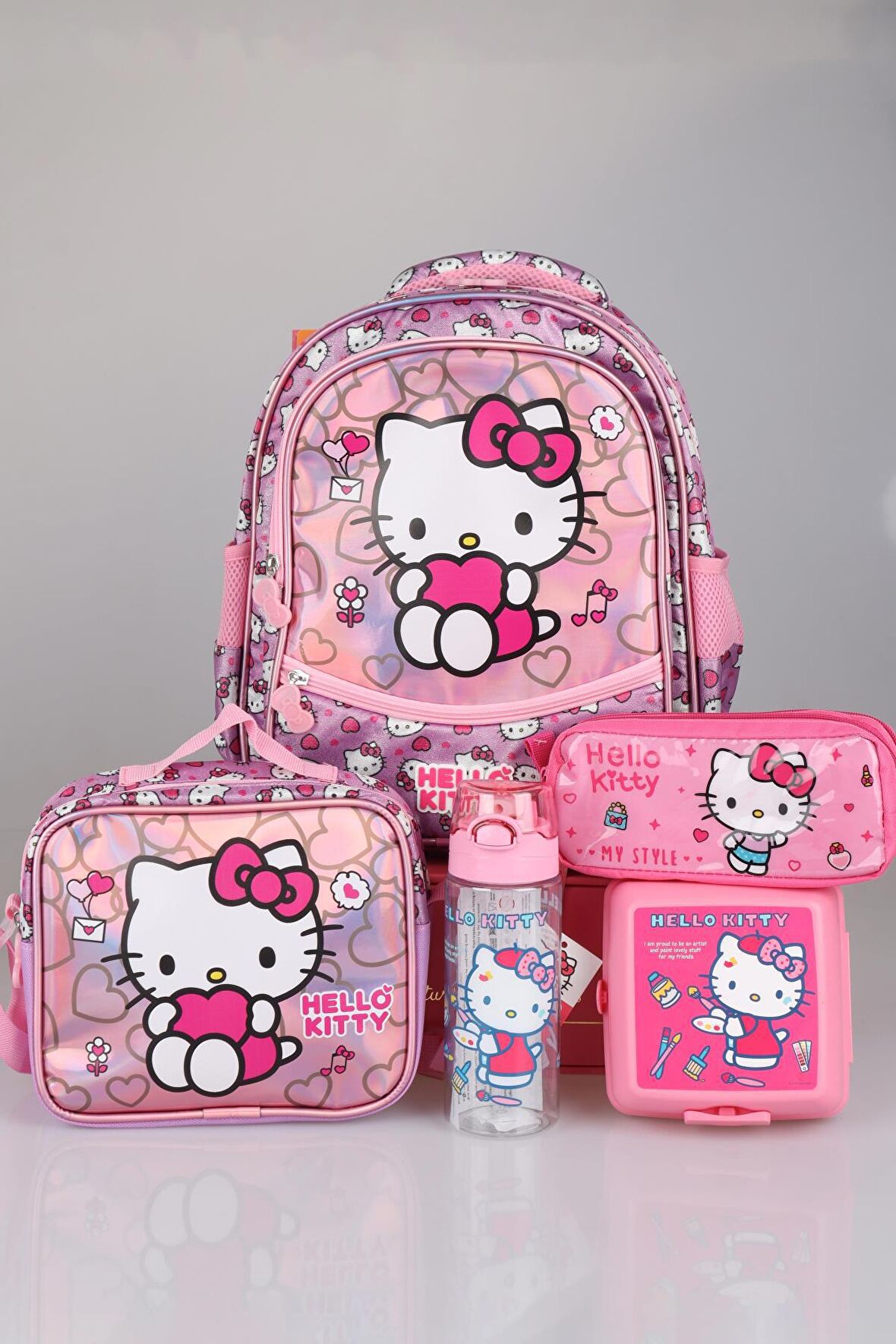 YENİ SEZON LİSANSLI HELLO KITTY'NIN PIRILTILI DÜNYASI ÖZEL KOLEKSİYON OKUL,BESLENME VE KALEM ÇANTASI,MATARA İLE BESLENME KABI SETİ