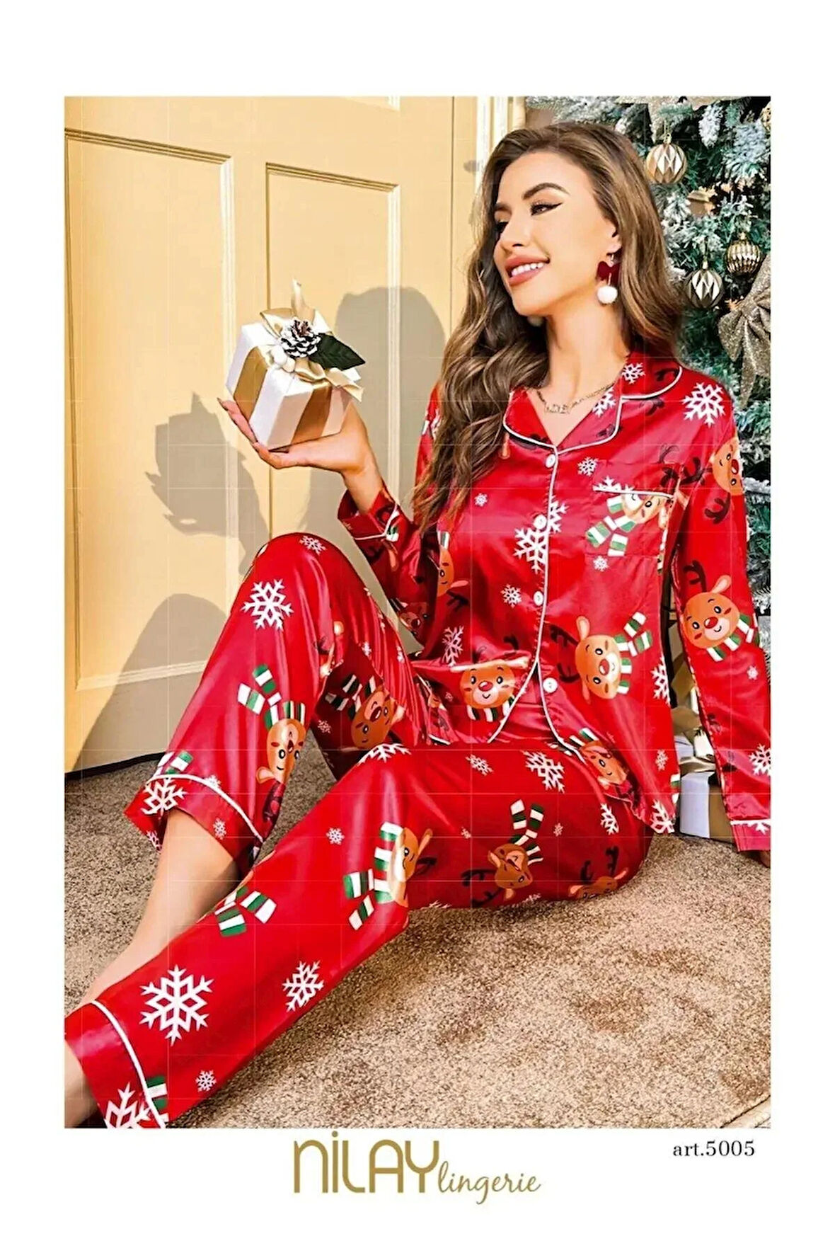 5005 Kadın Kırmızı Önden Düğmeli Saten Yeni Yıl Temalı Pijama Takımı