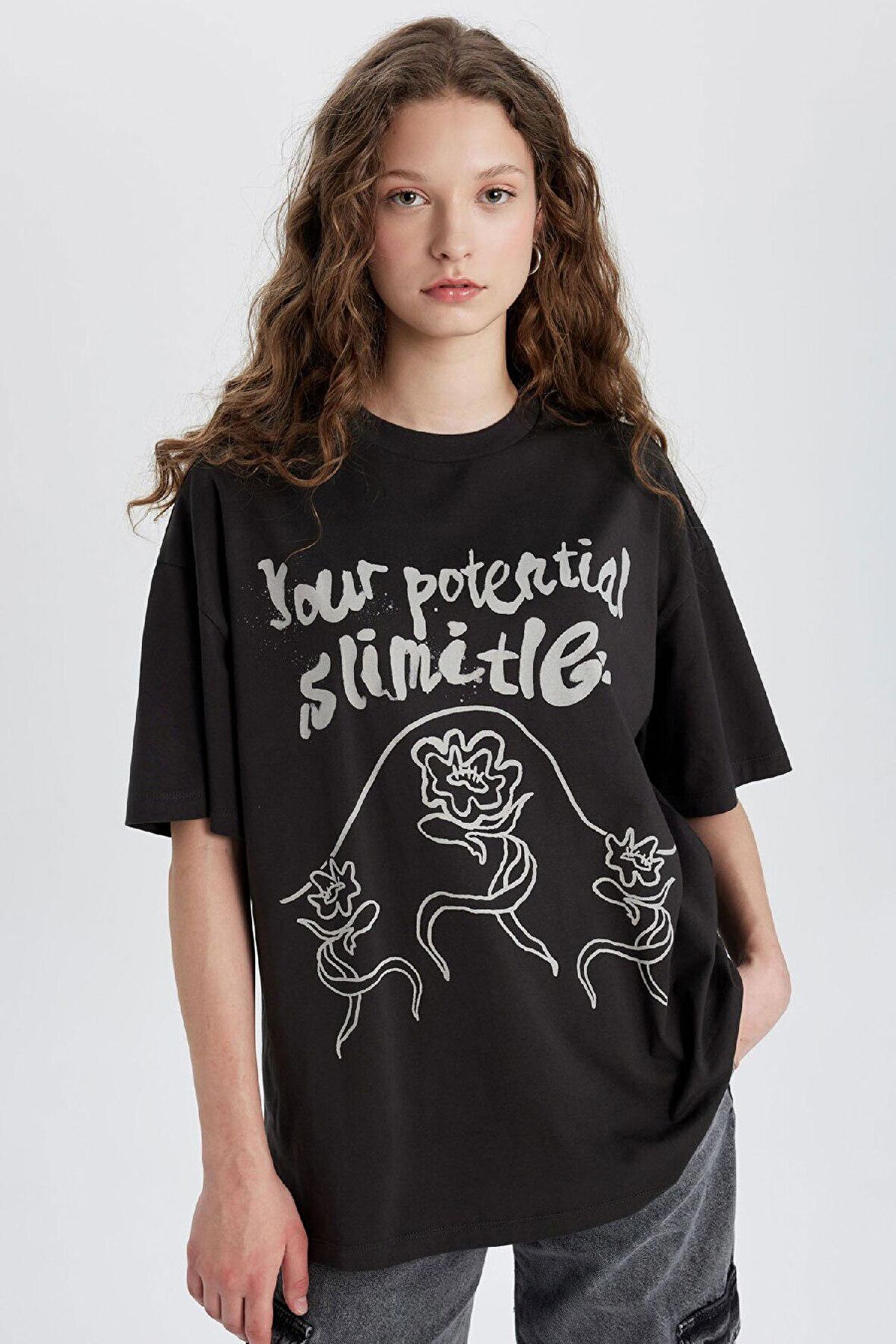 DeFacto Oversize Geniş Kalıp Bisiklet Yaka Baskılı Kısa Kollu Tişört C3124AX24SMAR191