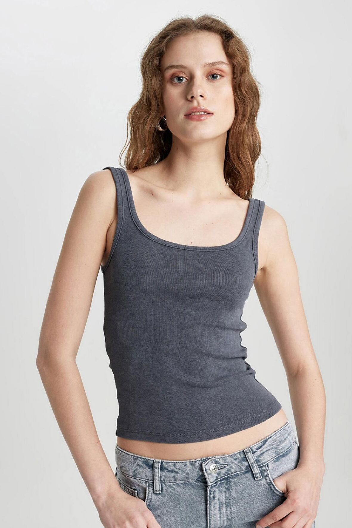 DeFacto Slim Fit Dar Kesim U Yaka Ribana Yıkamalı Soluk Efektli Basic Atlet C2621AX24SPAR191
