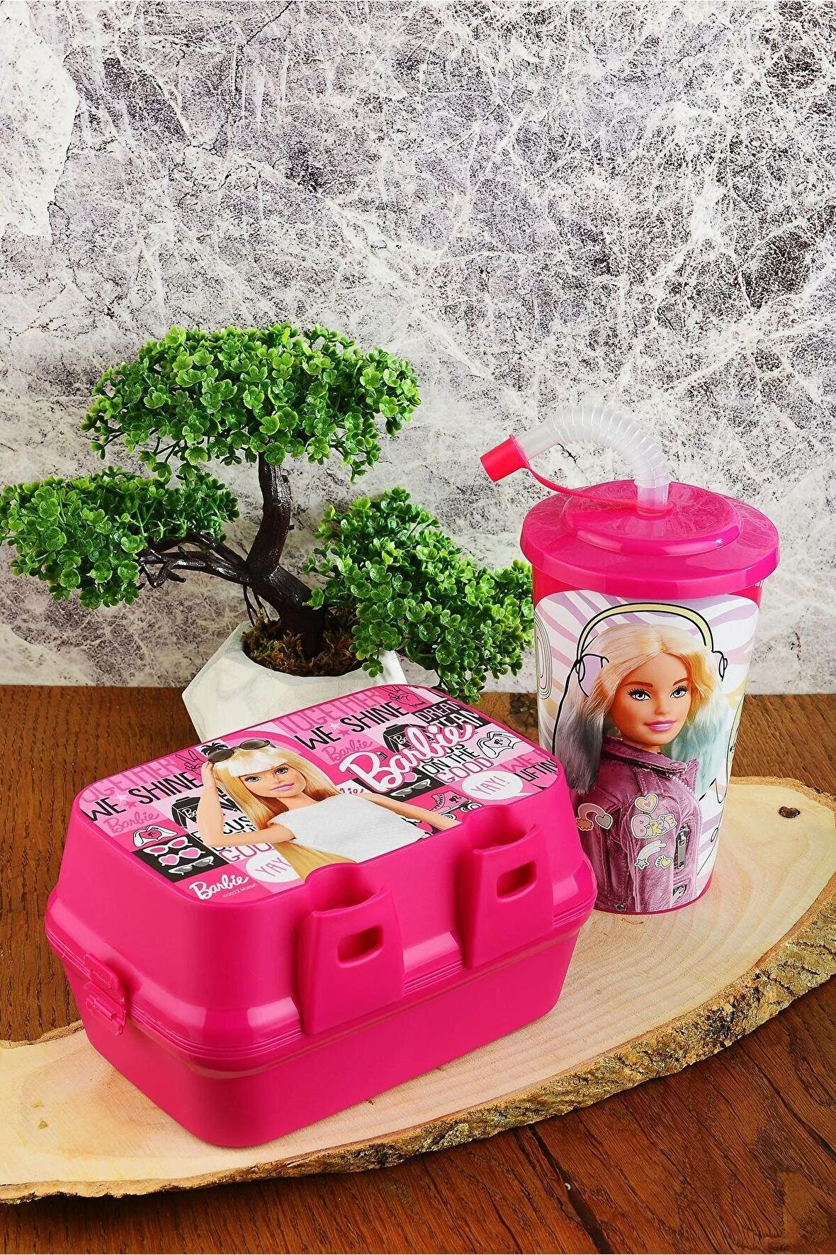 Barbie İki Katlı Bölmeli Beslenme Kutusu+Kapaklı Pipetli Bardak 400 ml.