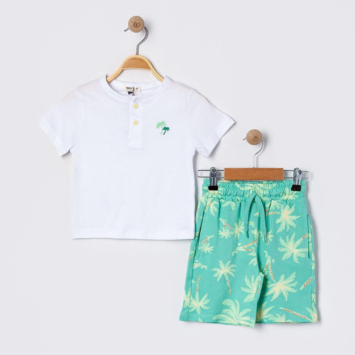 Erkek Çocuk Beyaz Basic Tişörtlü Palmiye Desenli Şortlu Takım
