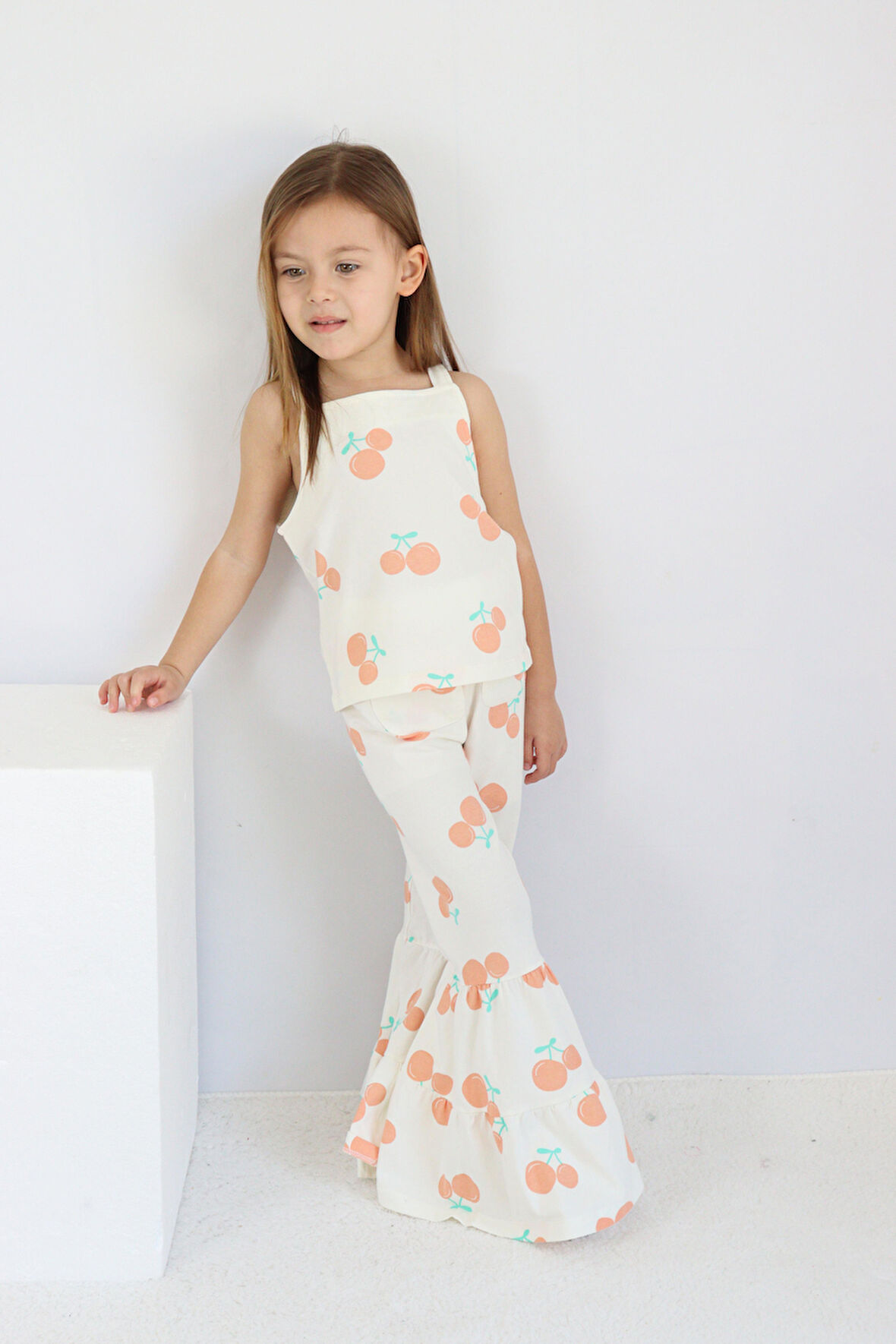 Kız Çocuk Ekru Kiraz Desenli İspanyol Paça Pantalonlu Takım