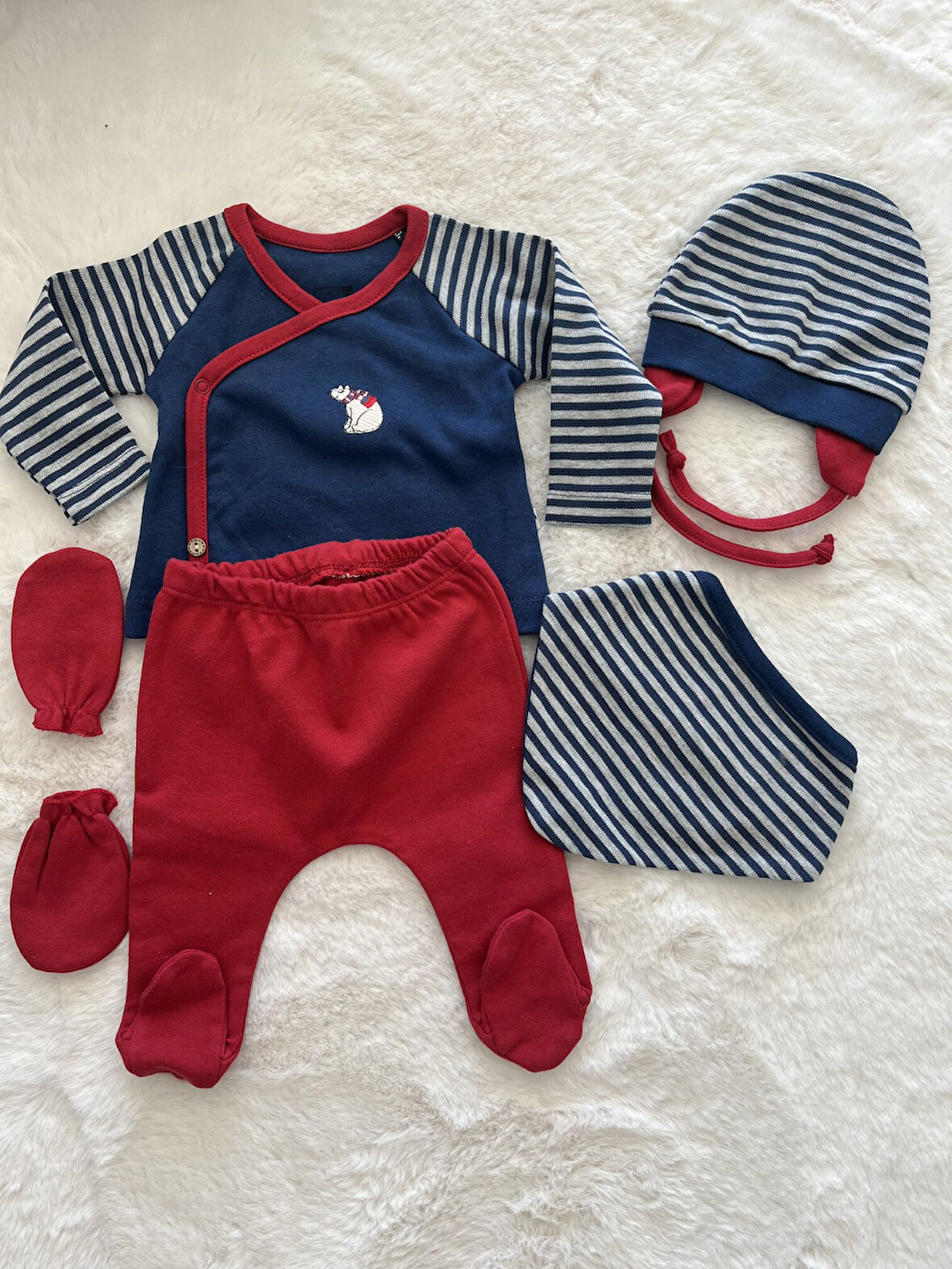 Kutup Ayılı Çizgili 5 Li Hastane Çıkışı