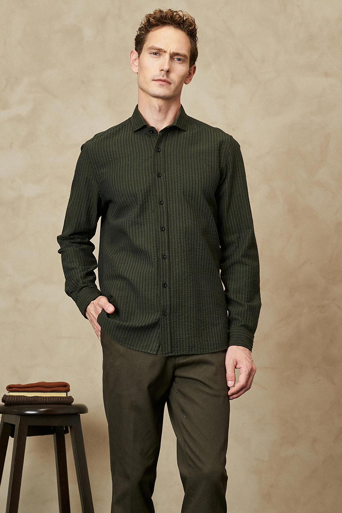 Erkek Haki Slim Fit Dar Kesim Italyan Yaka %100 Pamuk Gofre Gömlek