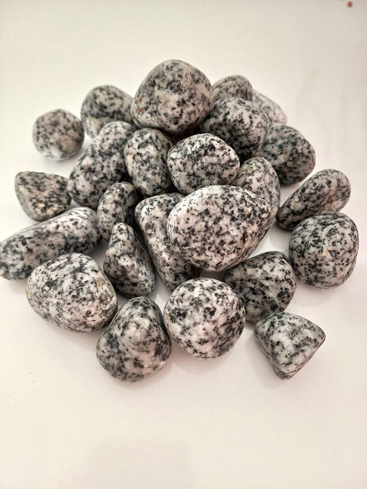 Benekli Dolomit Taş 7 Kg 2-4 Cm Granit Bahçe Dere Taşı Çakıl Taşı
