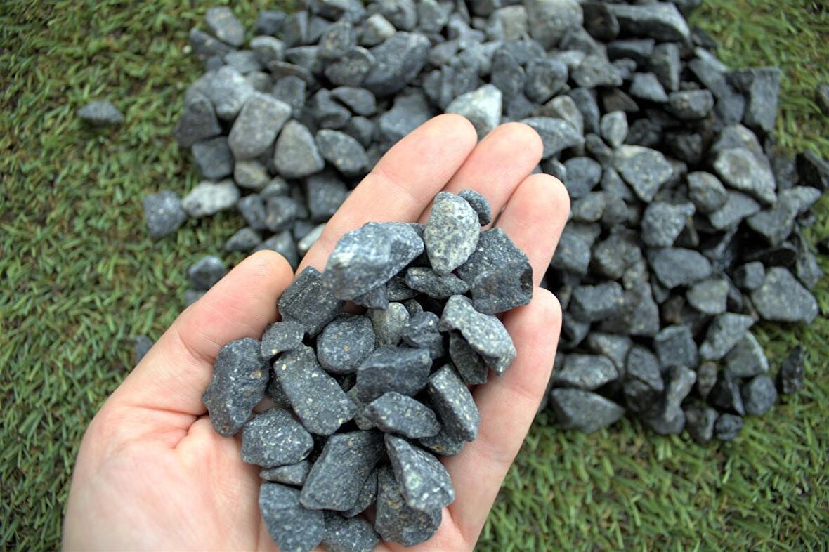 Siyah Dolomit Taşı 6 KG 1-2 CM Bahçe Taşı Siyah Bazalt Taşı