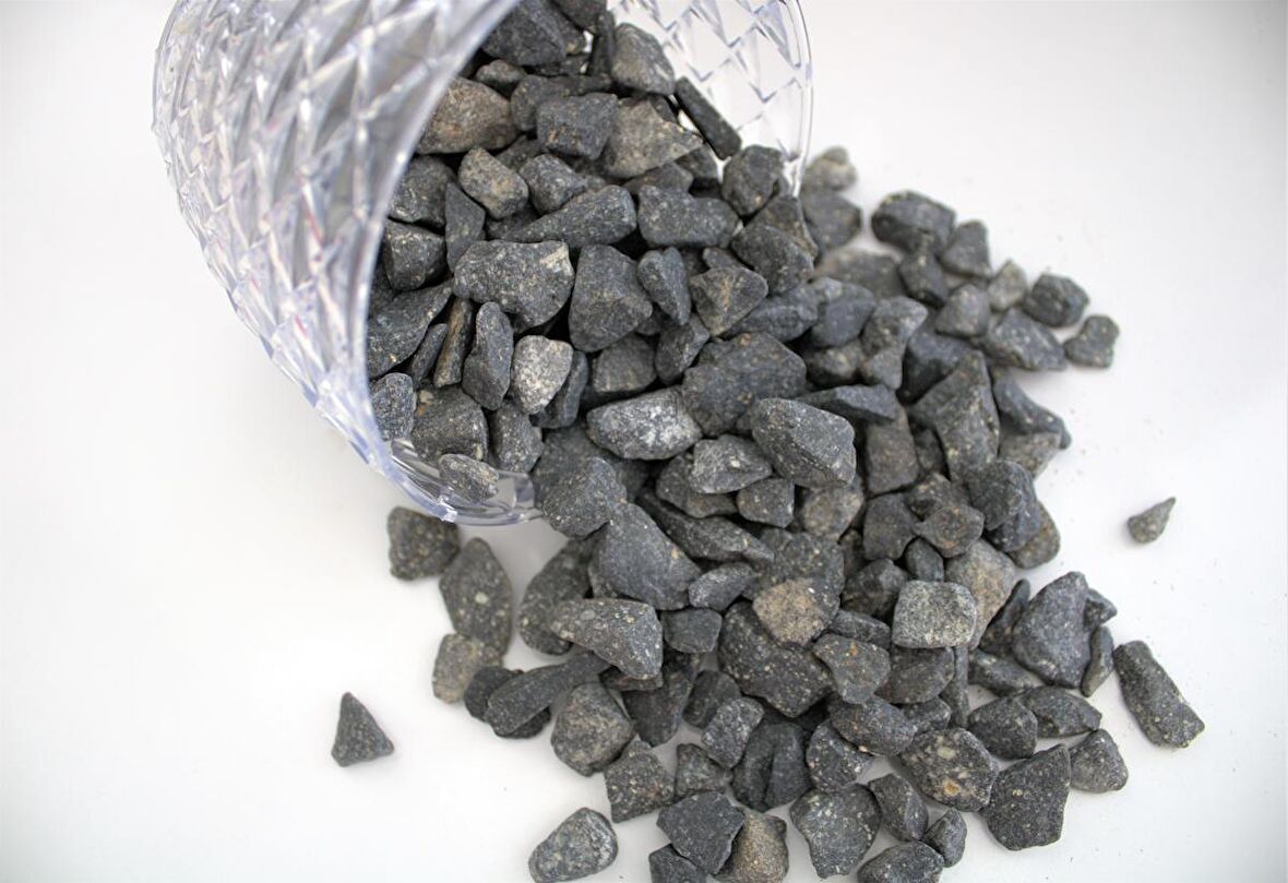 Siyah Dolomit Taşı 4 KG 1-2 CM Bahçe Taşı Siyah Bazalt Taşı