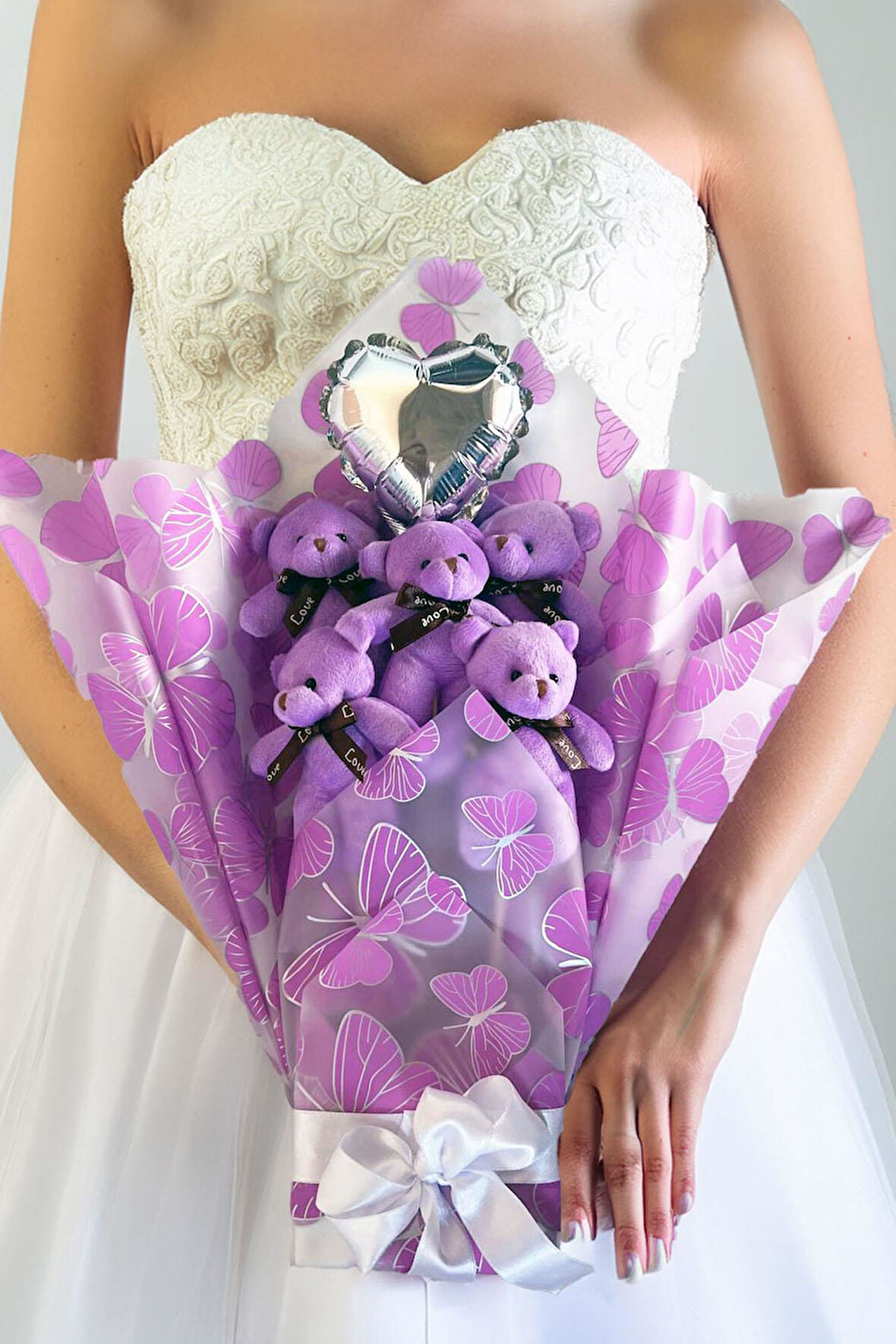 Premium Kelebek Desenli Yumoş MOR Peluş Ayıcık Buketi–Kalp Balonlu