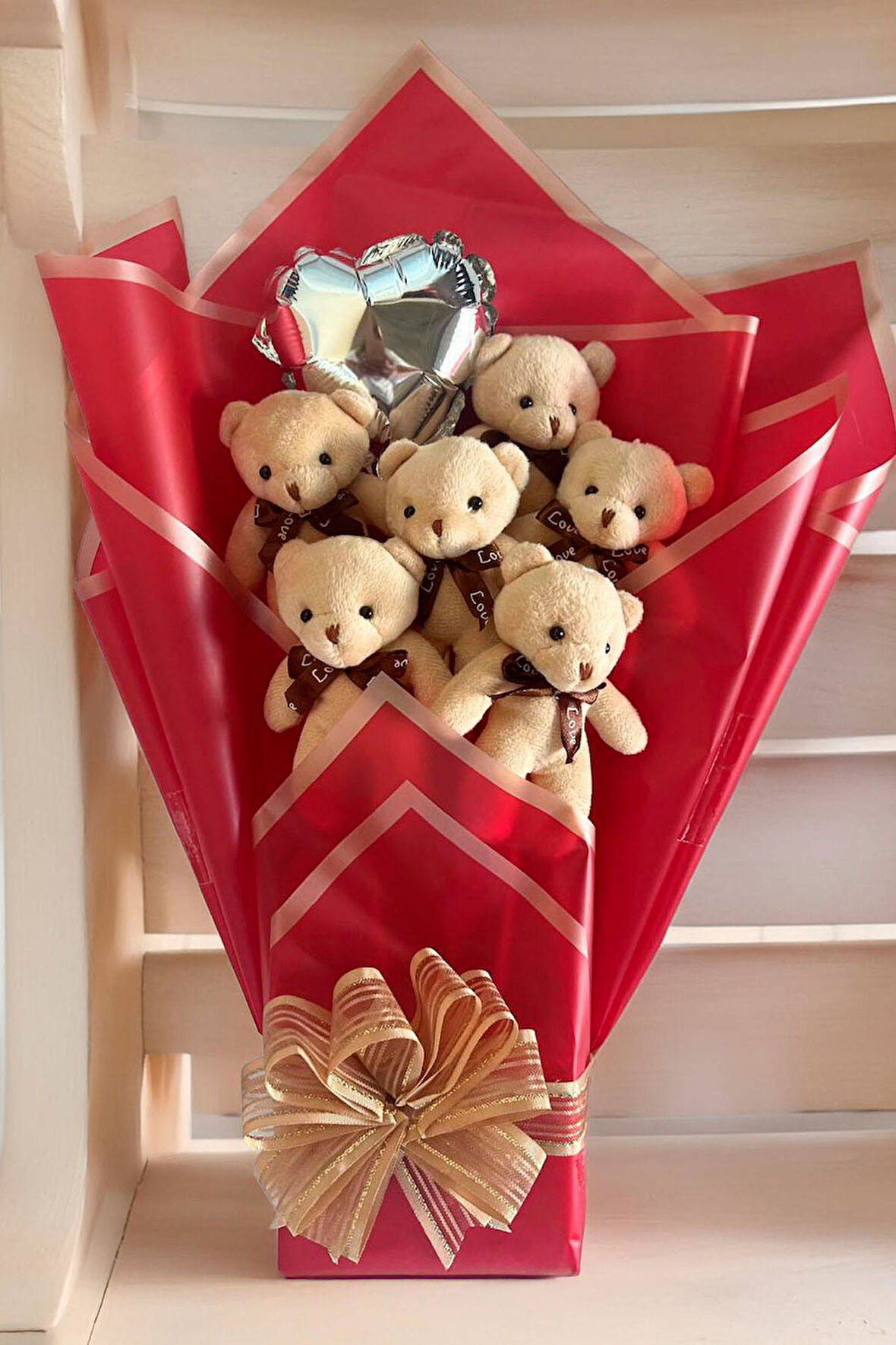 Premium 6’li Bej Peluş Ayıcık Buketi – Kalp Balonlu Arkadaşa, Eşe, Sevgiliye Hediye