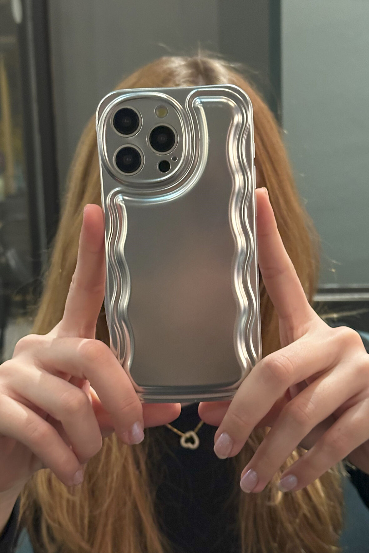 iPhone 14 Promax Uyumlu Zigzaglı Dalgalı Gümüş Puf Kılıf