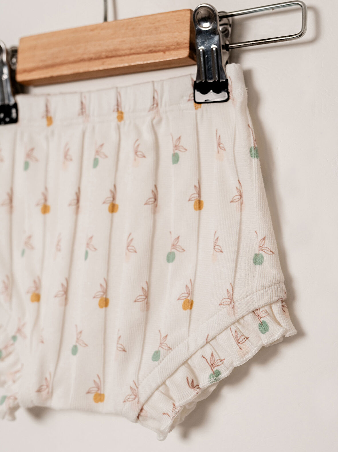 Jakarlı Örmeli Askılı Atlet Şort Bebe Takımı