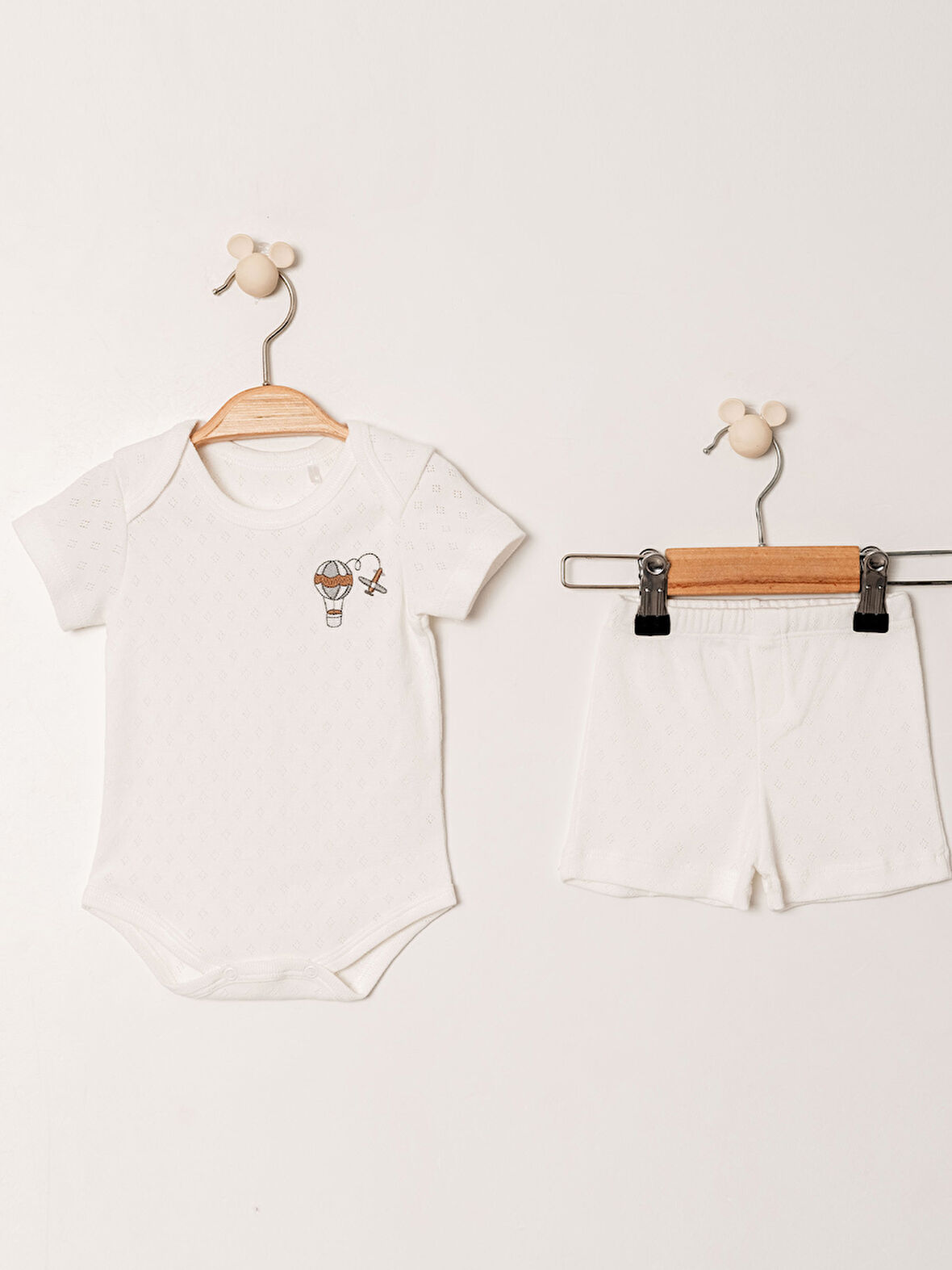 Jakarlı Nakışlı Çıtçıtlı Body Şort Takım