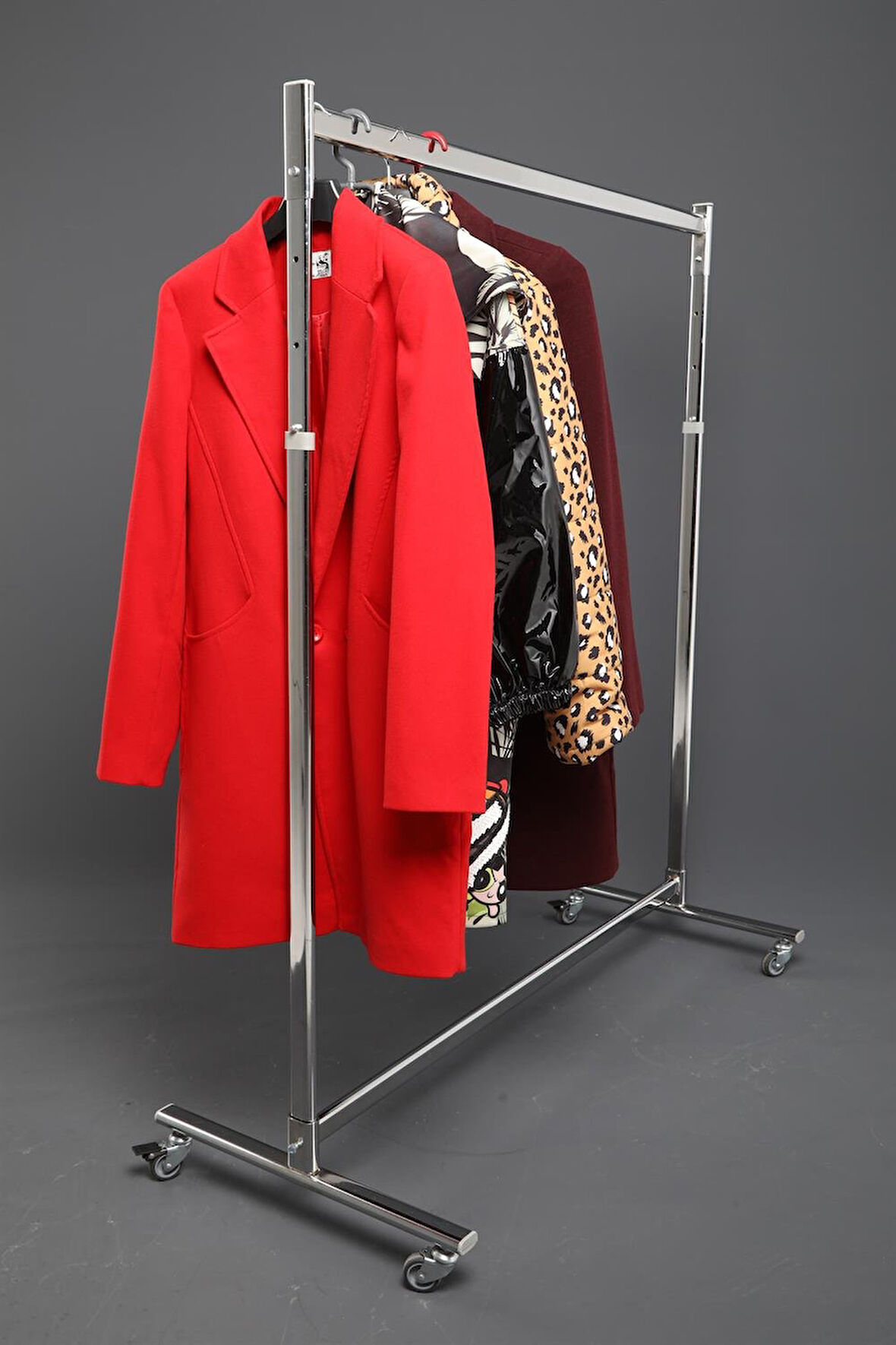 Tekli Ayarlı Lüks Askılık Standı