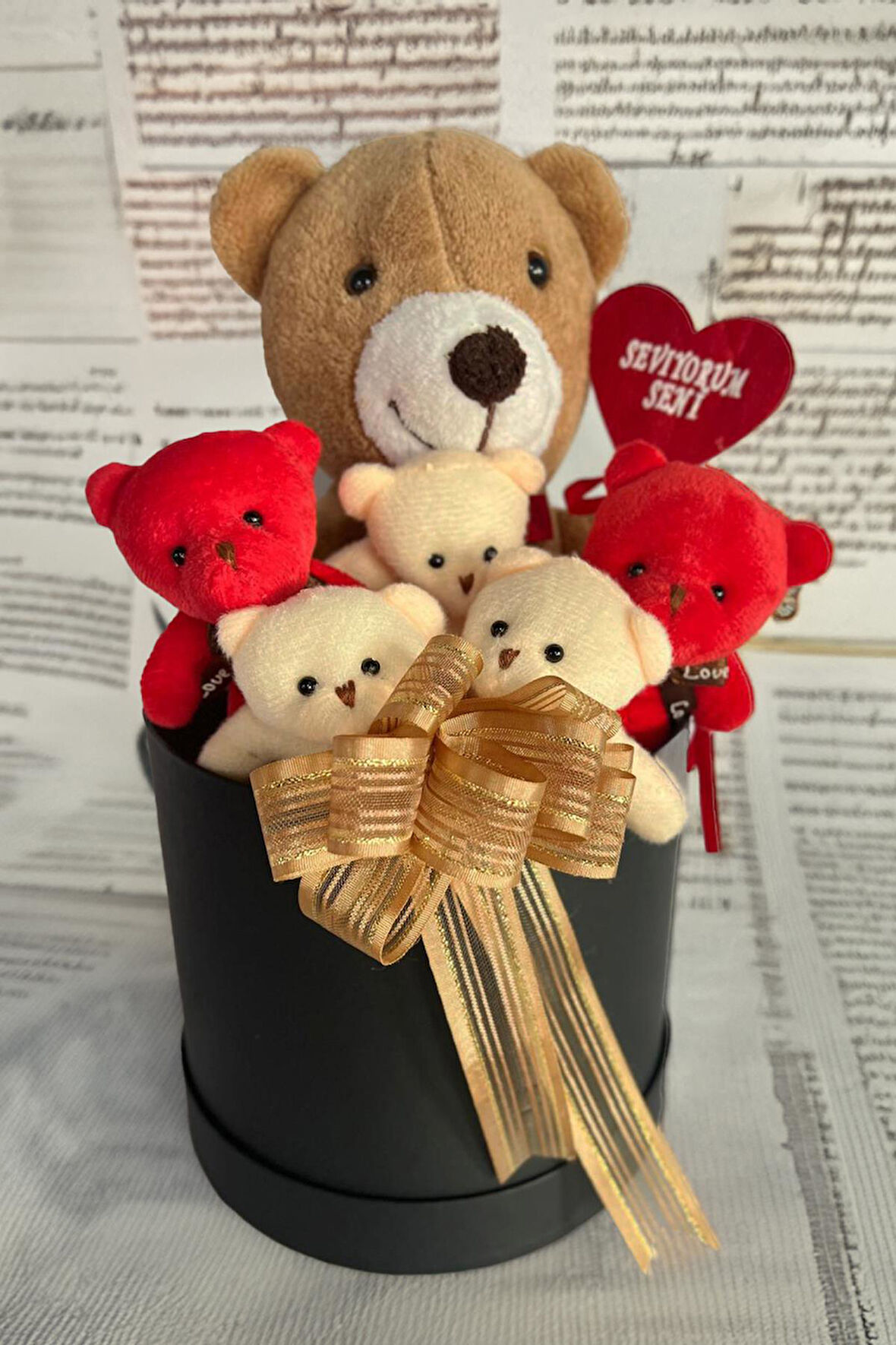 SOLE Premium Özel Hediye Kutusunda  25 cm Lila Ayıcık ve  5 adet Krem Peluş Minik Ayıcık Buketi