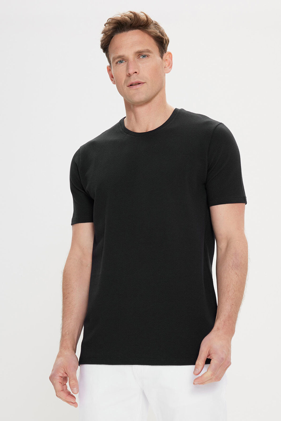 Erkek Siyah Slim Fit Dar Kesim Bisiklet Yaka Kısa Kollu Yumuşak Tuşeli Basic Tişört