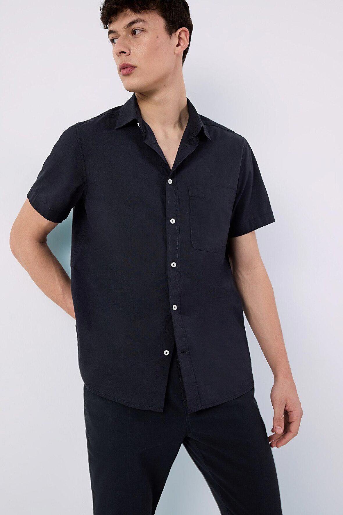 DeFacto %100 Pamuk Regular Fit Yazlık Polo Yaka Keten Görünümlü Kısa Kollu Gömlek D7551AX25SPAR190