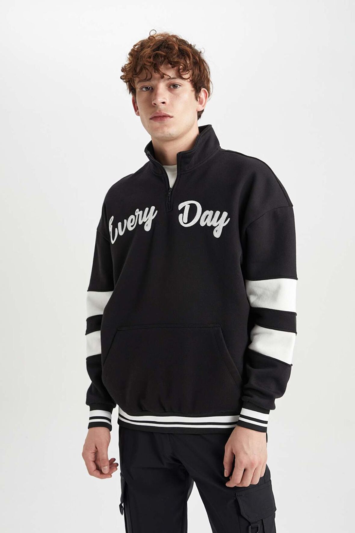 DeFacto Oversize Fit Dik Yaka Fermuarlı Baskılı Sweatshirt B1650AX23AUBK81