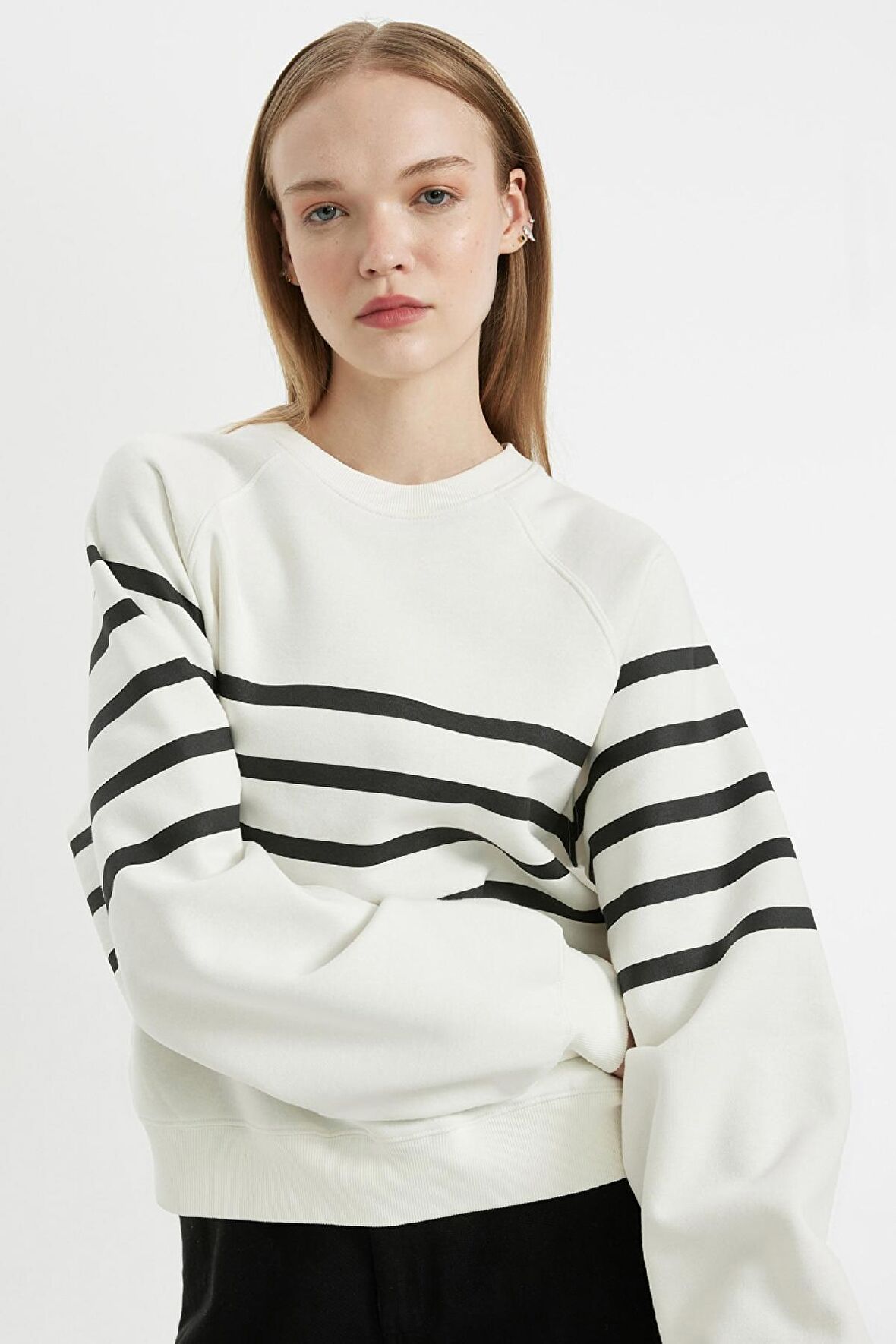 DeFacto Coool Oversize Geniş Kalıp Bisiklet Yaka Çizgili Kalın Sweatshirt C8193AX24WNWT32