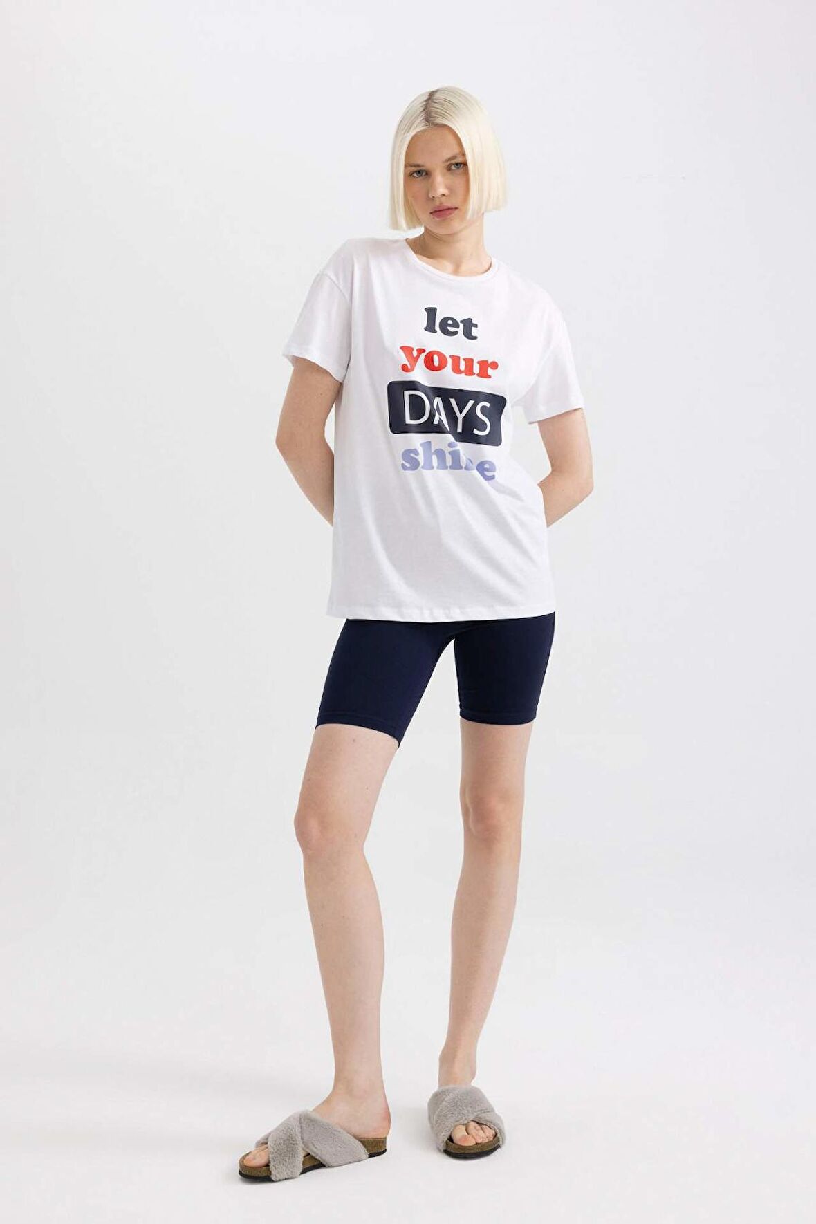 DeFacto Pijama Takımı Baskılı Kısa Kollu Beli Lastikli Şort Altı-Fall in Love C1738AX24SMNV31