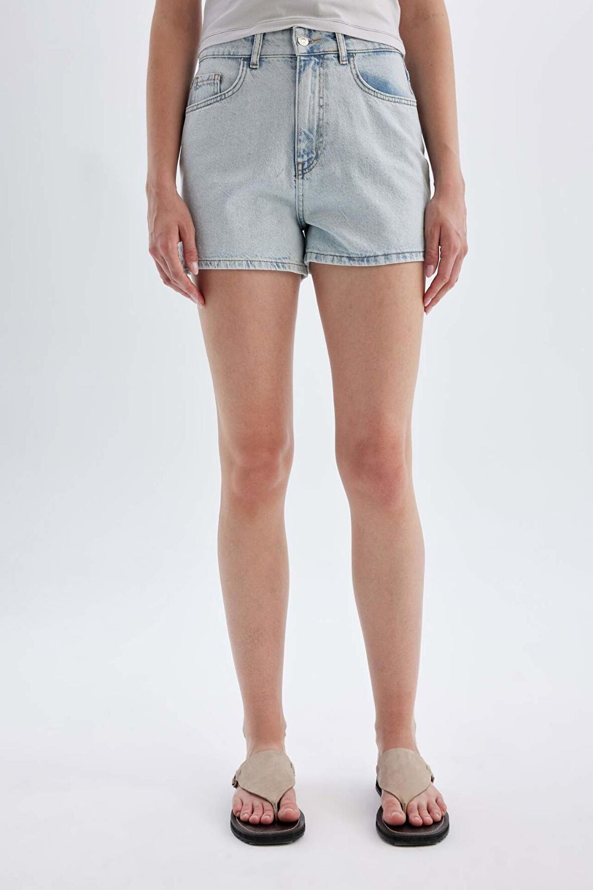 DeFacto Mom Fit Yüksek Bel Dar Paça Jean Şort C0681AX24SMNM39