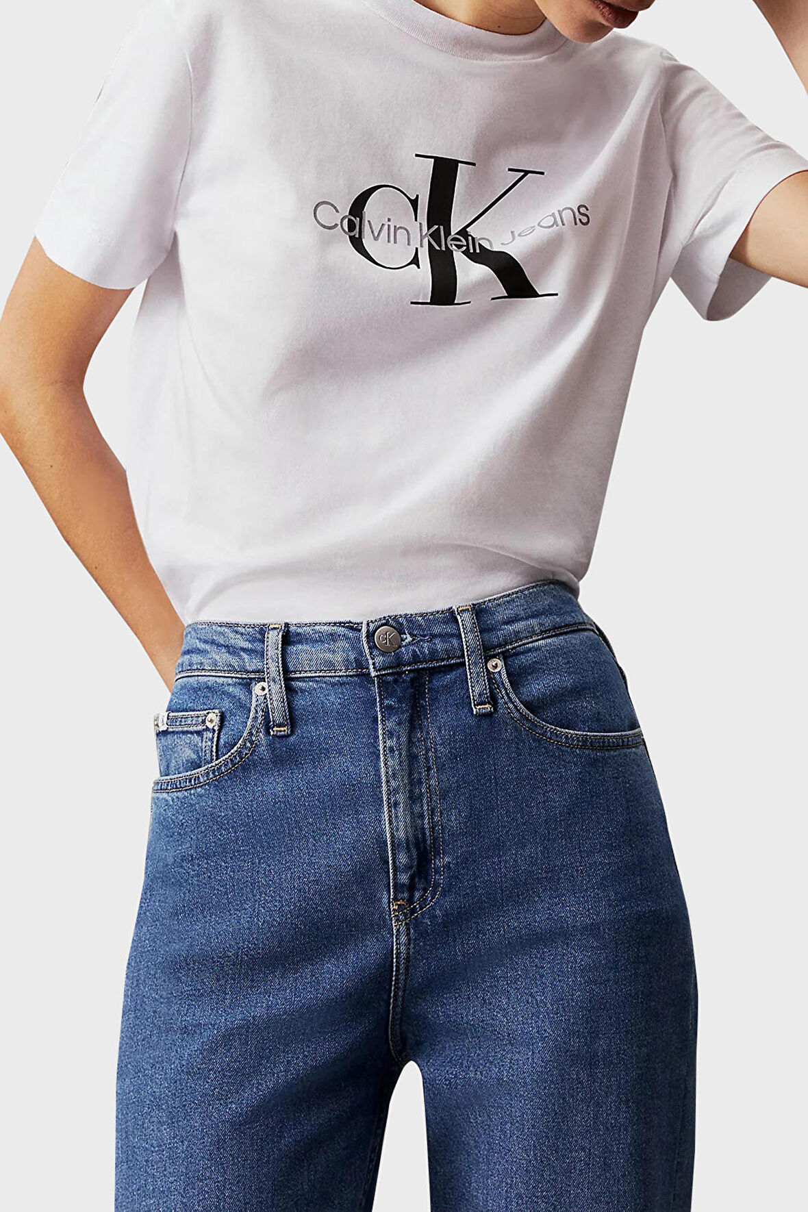 Calvin Klein Jeans Bisiklet Yaka   Rahat  Beyaz Kadın T-Shirt J20J219142YAF