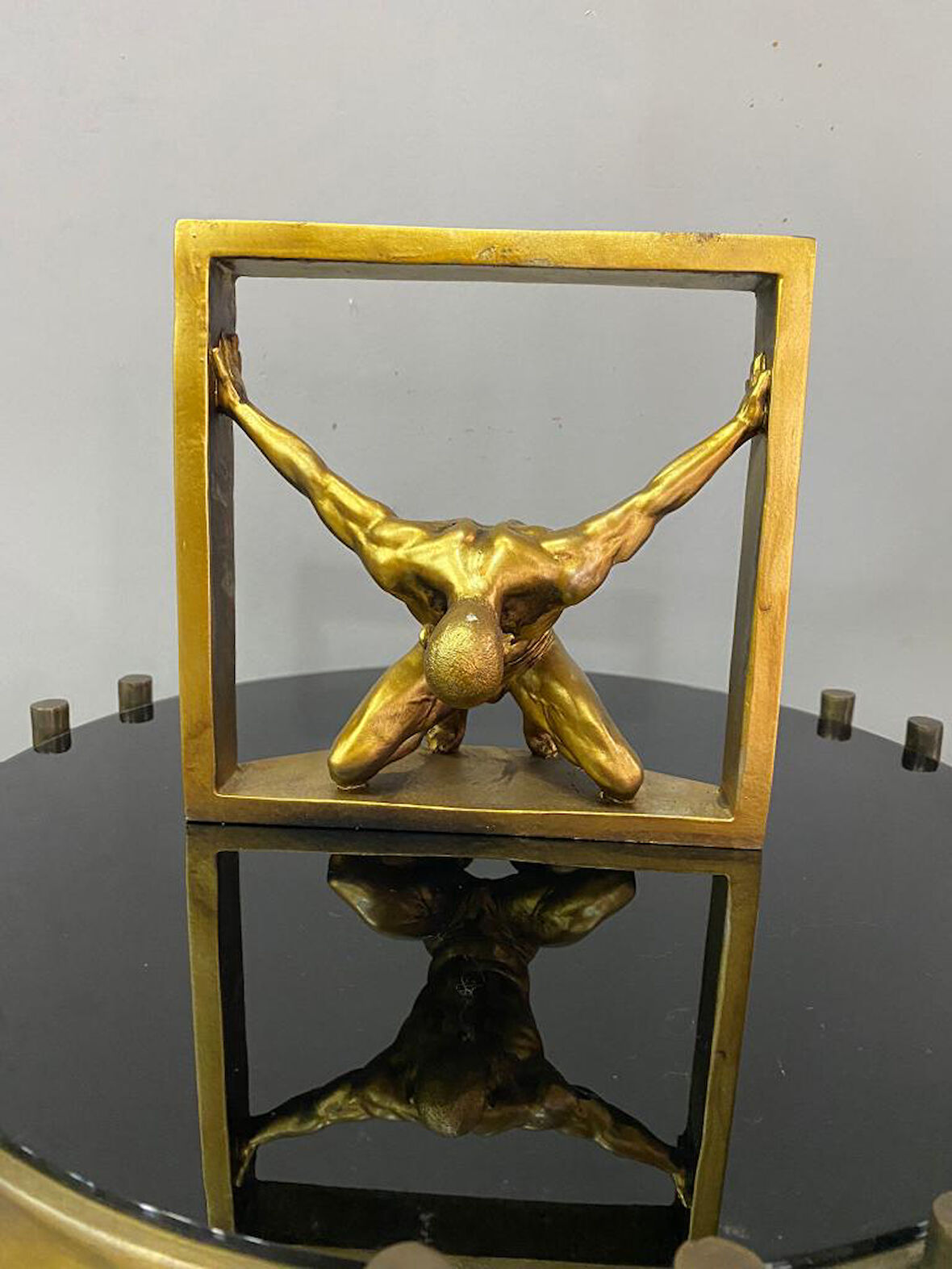 Tutsak Adam heykeli Soyut Düşünce Tuzağı Tasarım Heykel ( aşırı düşünen heykel mücadele figürü biblo ) 