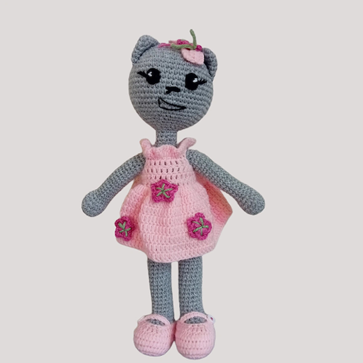 PEMBE ELBİSELİ KEDİ AMİGURUMİ OYUNCAK