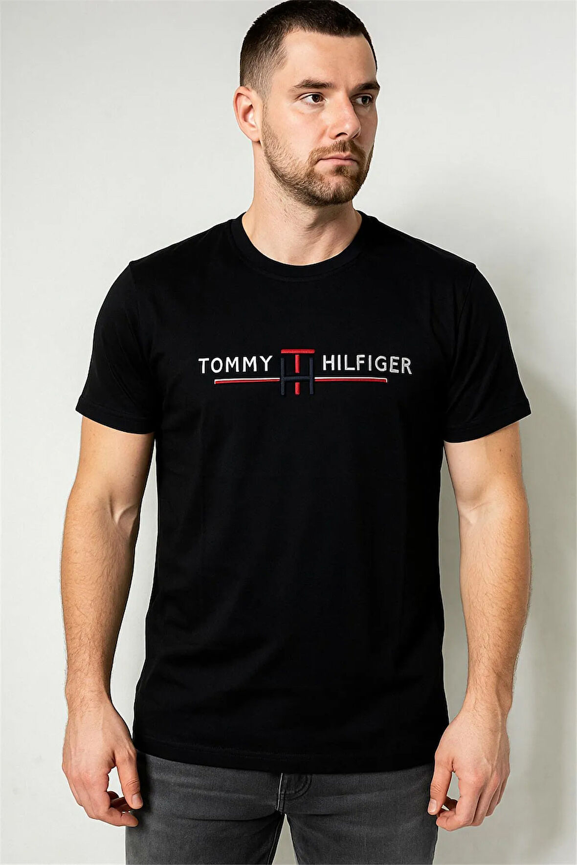 BİSİKLET YAKA NAKIŞLI TSHİRT SİYAH TOMMY