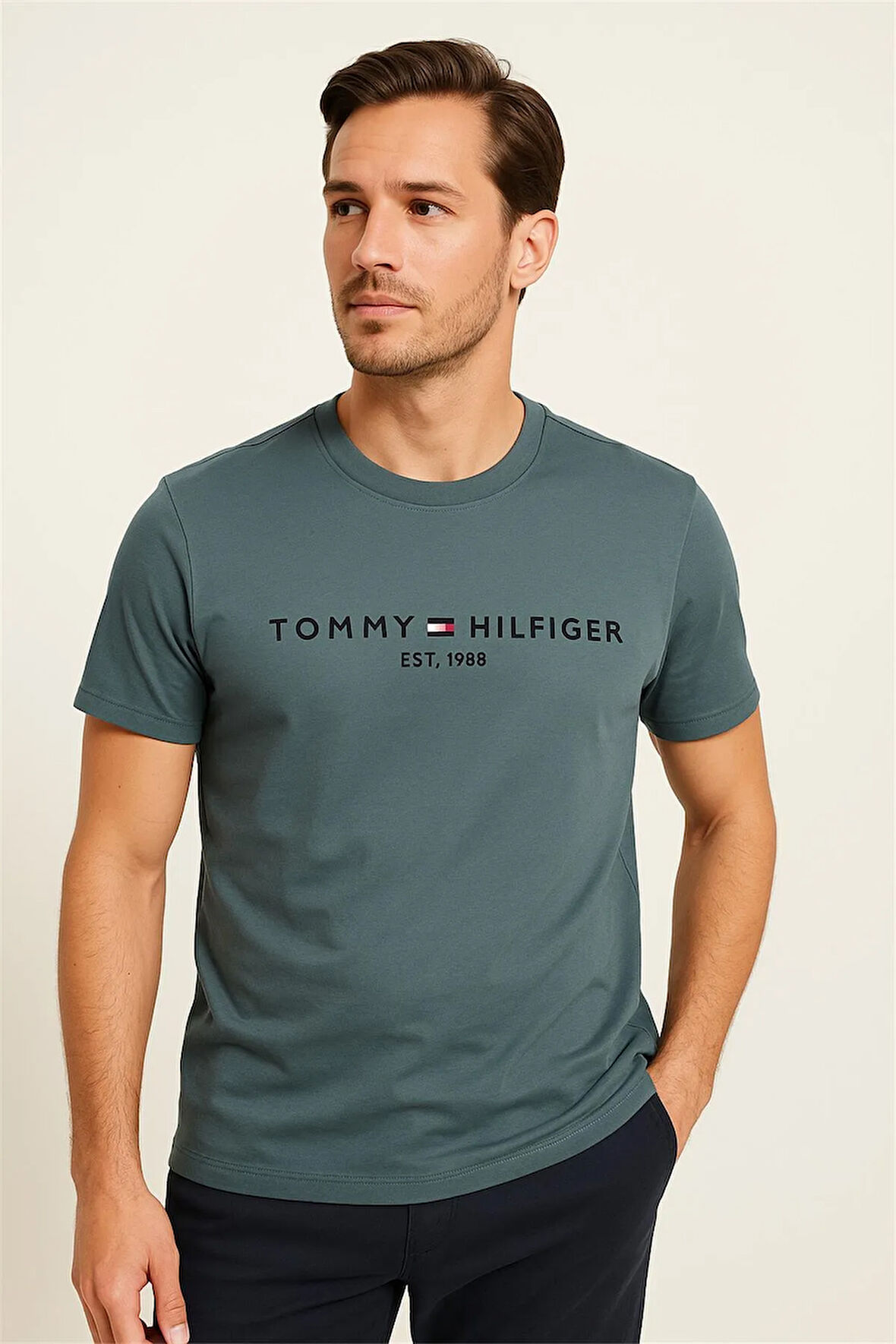 BİSİKLET YAKA NAKIŞLI T-SHİRT PETROL YEŞİLİ TOMMY