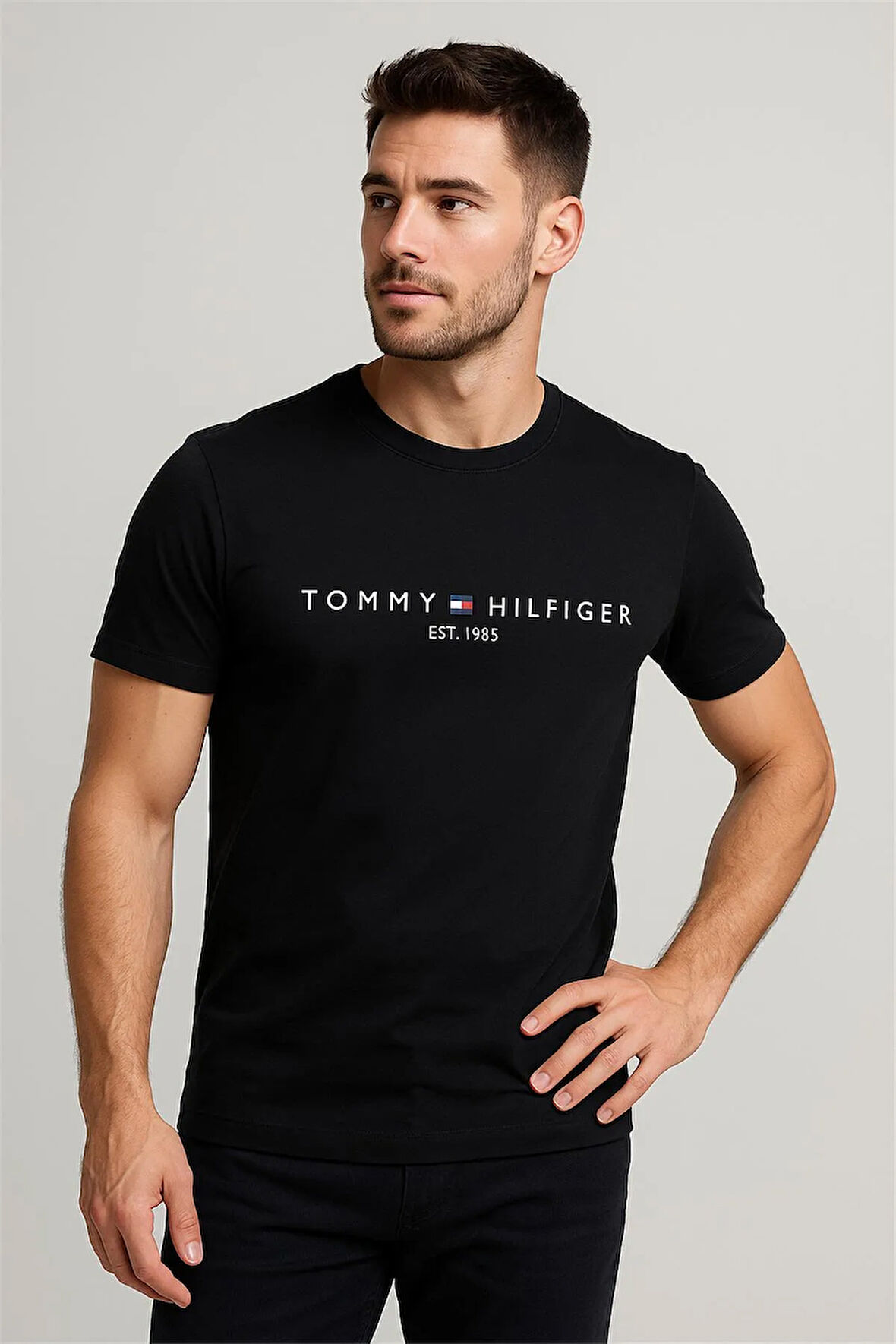 BİSİKLET YAKA NAKIŞLI T-SHİRT SİYAH TOMMY