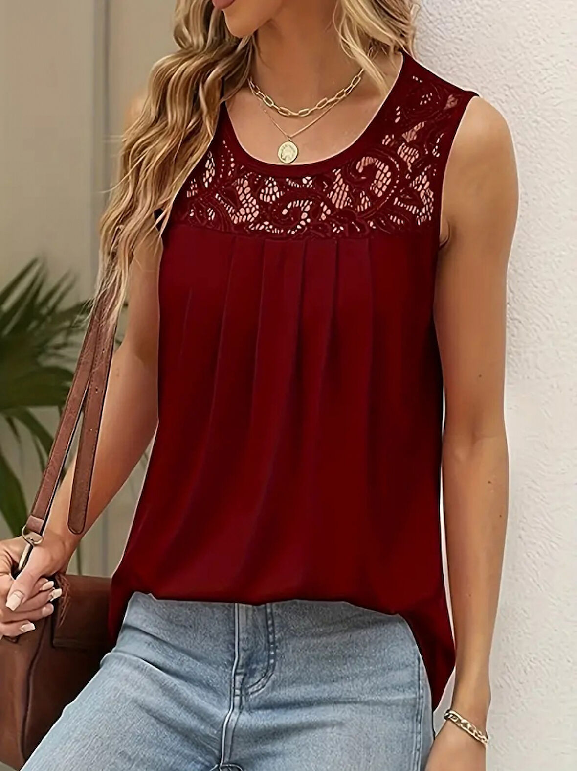 JANES Kadın Askılı Yuvarlak Yaka Dantel Detaylı Viskon Bluz