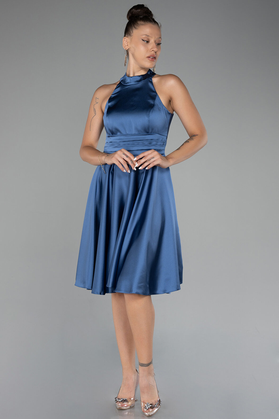 Halter Yaka Kısa Saten Davet Elbisesi ABK2112