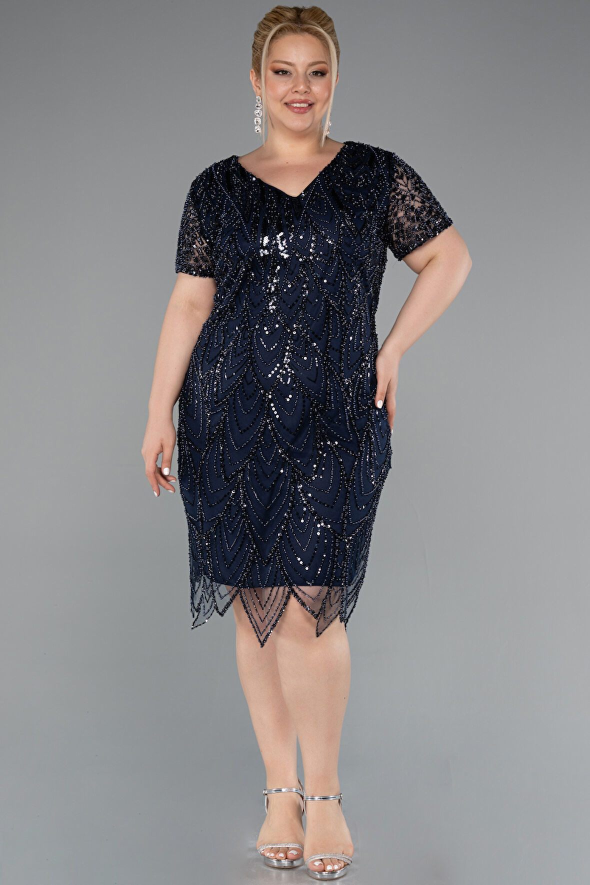 Kısa Kol V Yaka Taşlı Büyük Beden Davet Elbisesi ABK2380