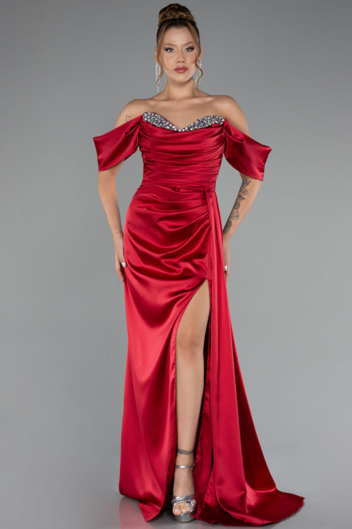 Kayık Yaka Yırtmaçlı Uzun Saten Abiye ABU2661