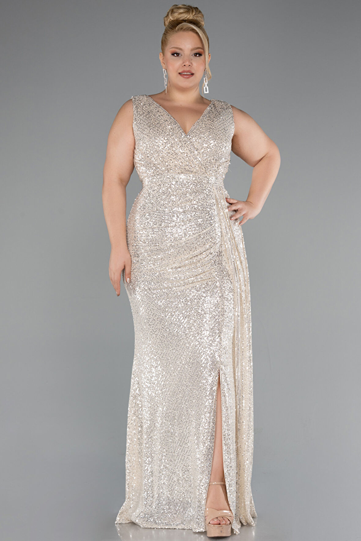 Kolsuz Uzun Pullu Büyük Beden Abiye ABU3194