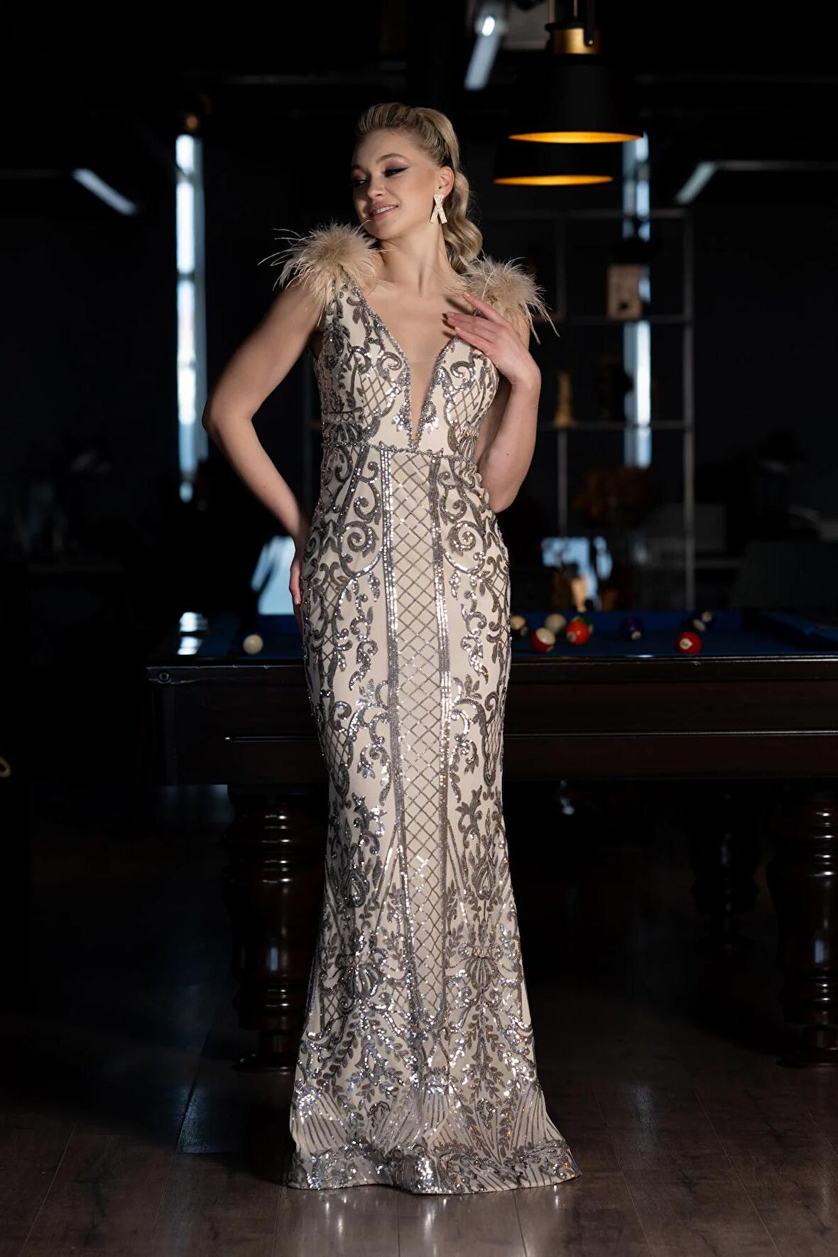 Kolsuz Otriş Detay Uzun Pullu Nişan Elbisesi ABU3669