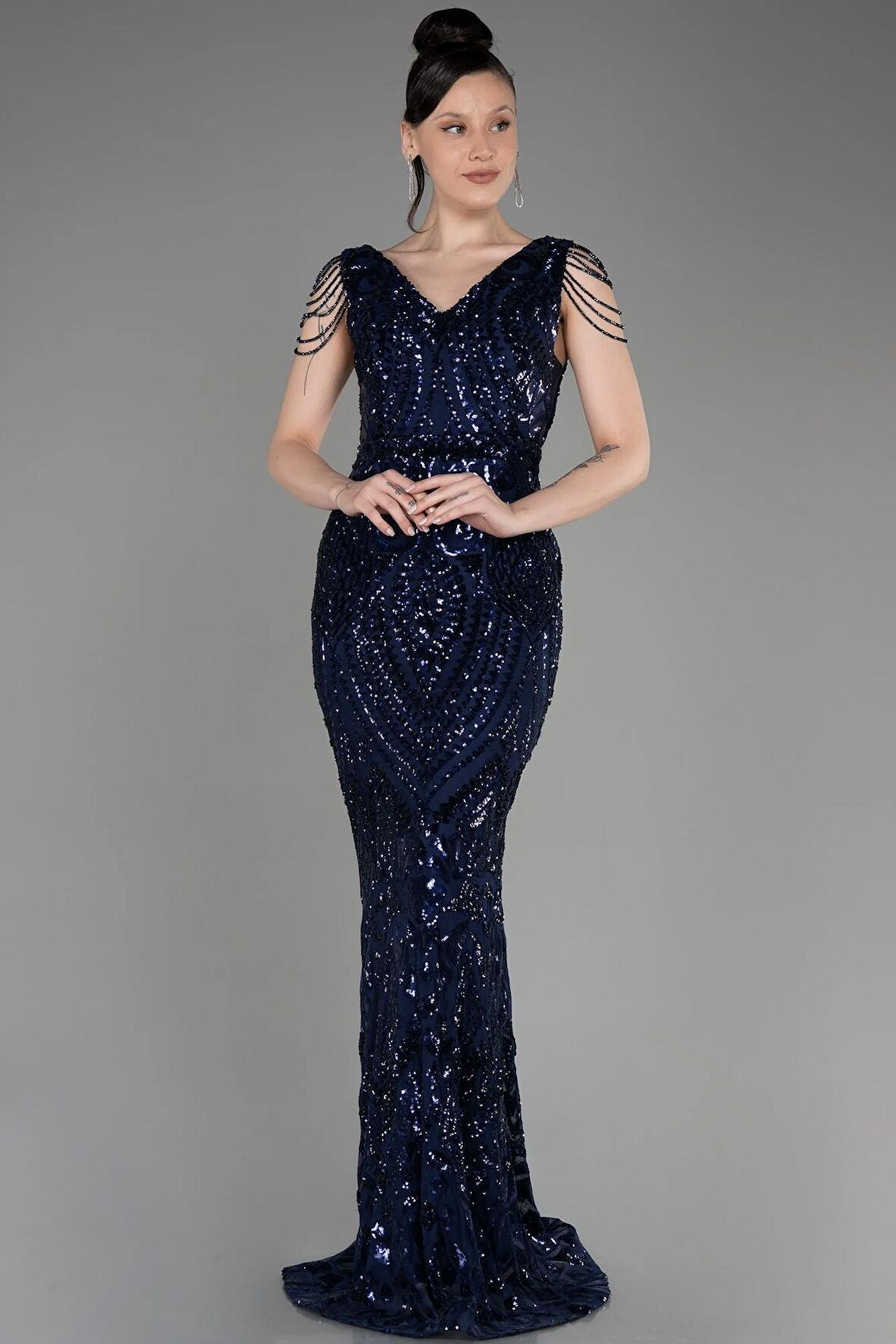 V Yaka Uzun Pullu Balık Abiye ABU3842