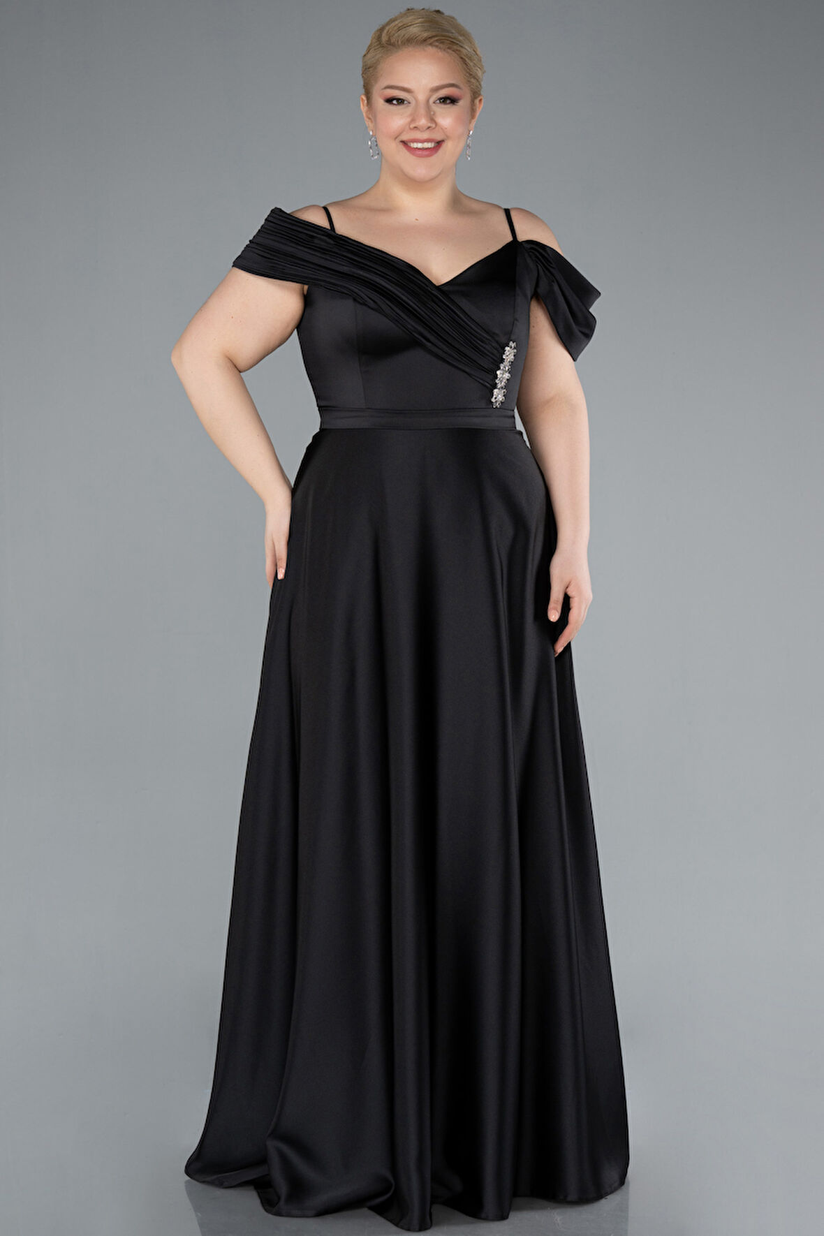 Omuz Dekolteli Uzun Saten Büyük Beden Abiye ABU4869