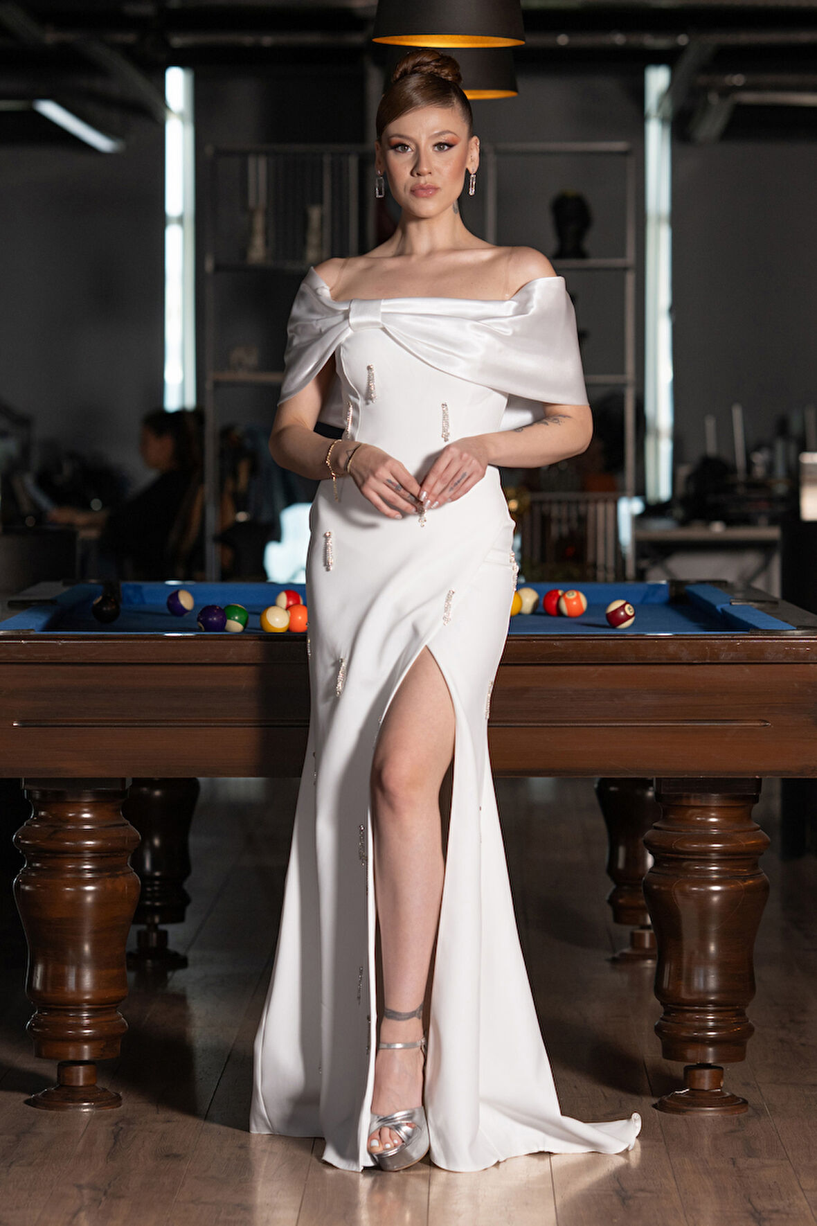 Saten Kayık Yaka Yırtmaçlı Uzun Taşlı Abiye ABU4924