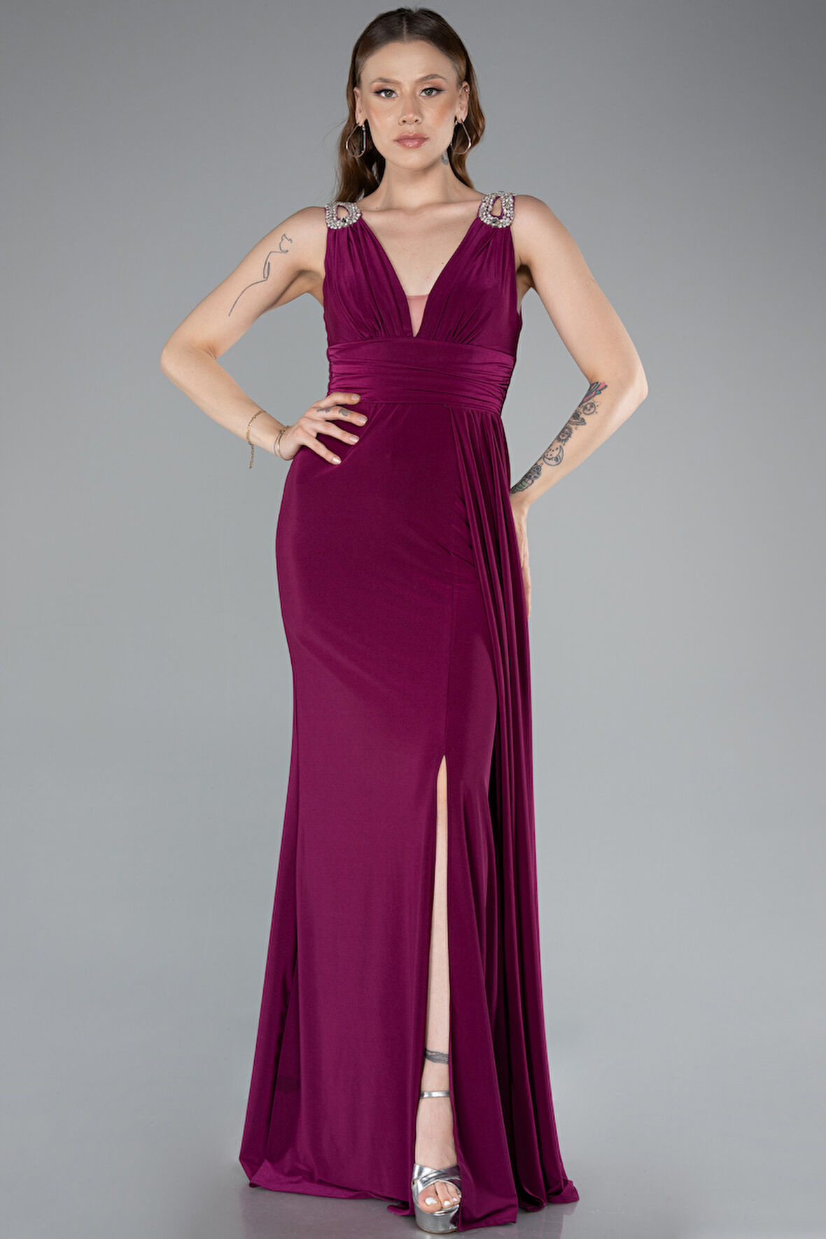 Kolsuz V Yaka Yırtmaçlı Uzun Abiye Elbise ABU4967