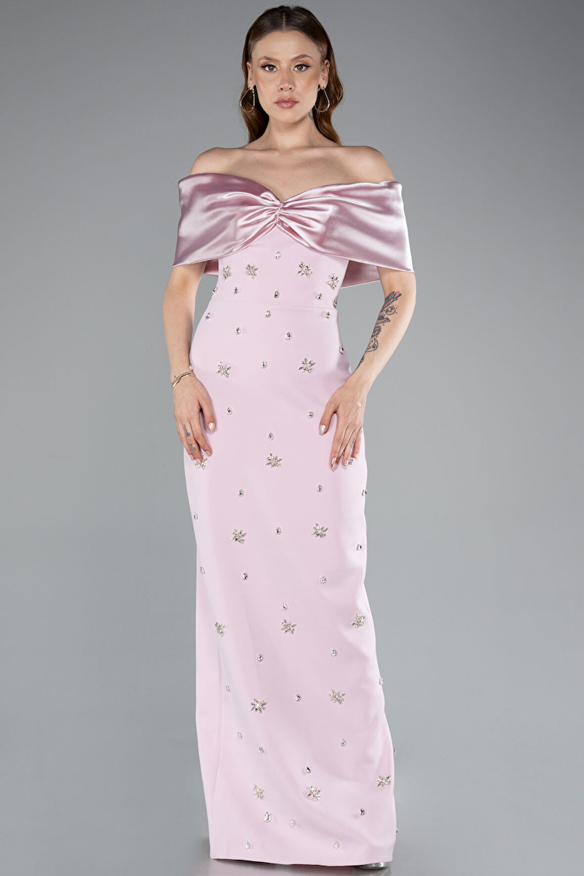 Saten Kayık Yaka Taşlı Uzun Abiye Elbise ABU4973