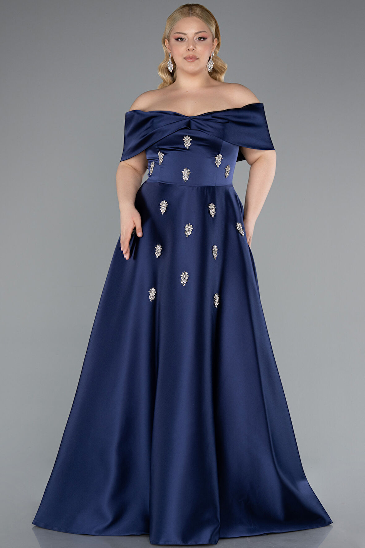 Kayık Yaka Taşlı Uzun Saten Büyük Beden Abiye ABU4998