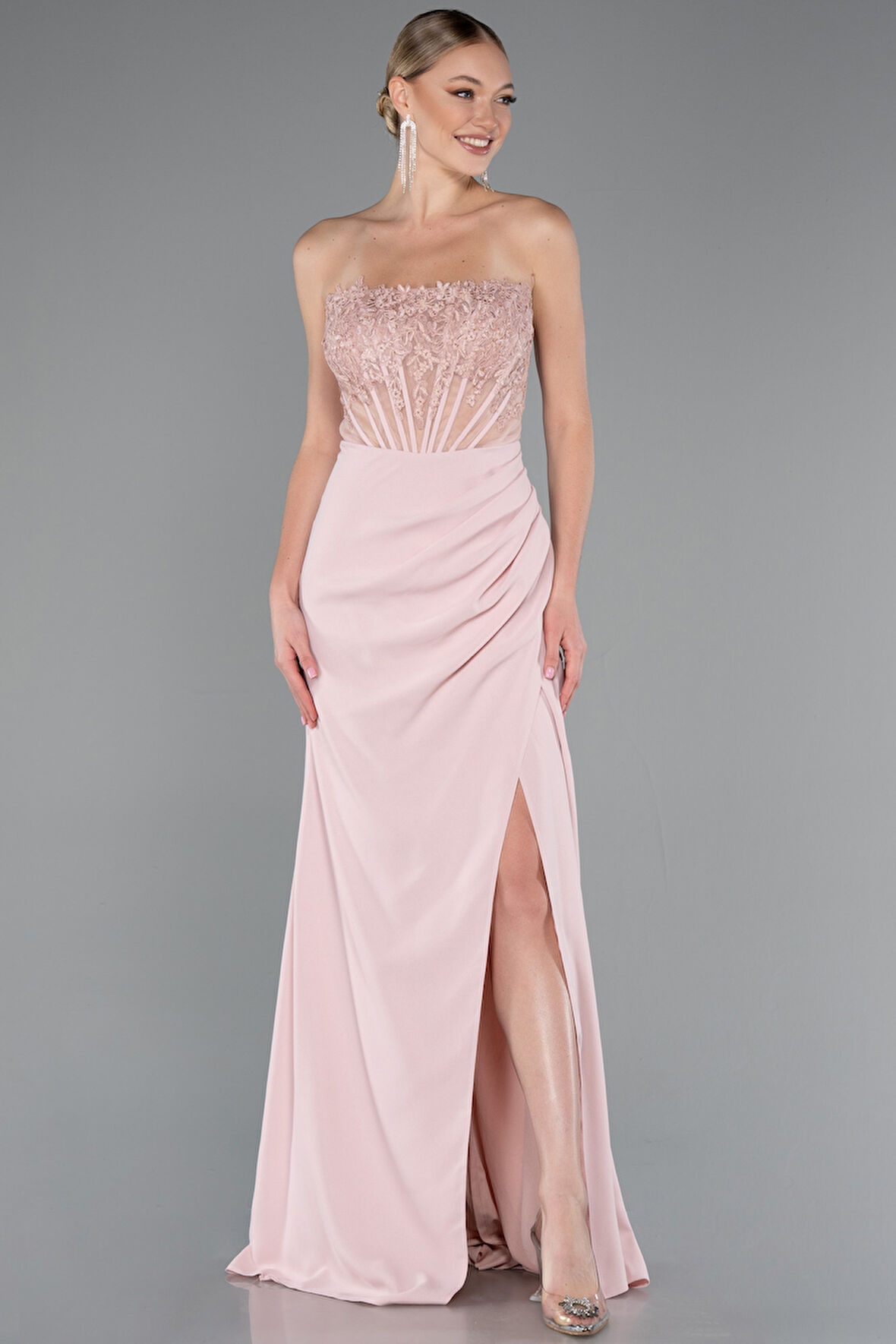 Straplez Güpür Aplikeli Yırtmaçlı Uzun Abiye Elbise ABU5001