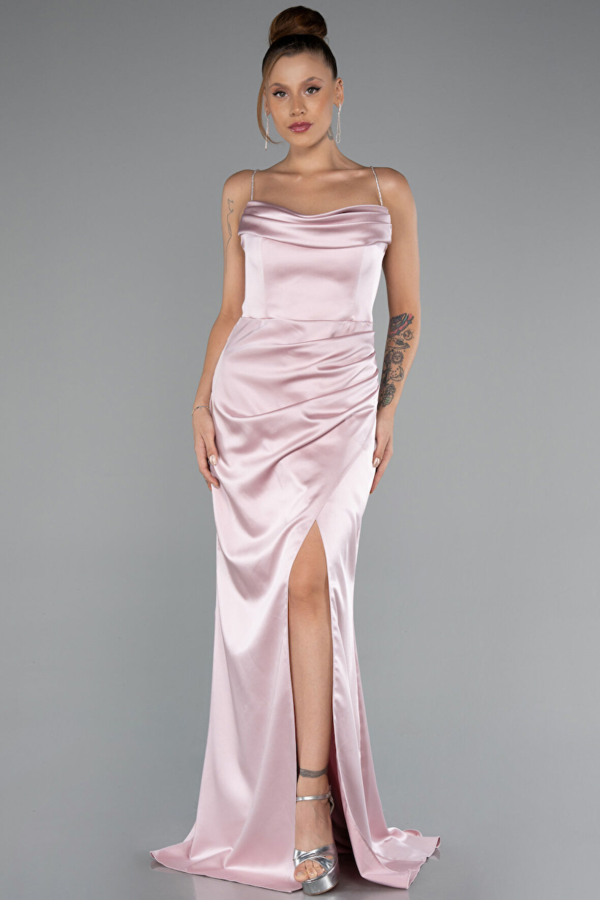 Bacak Dekolteli Göğüs Drapeli Uzun Saten Abiye ABU5149