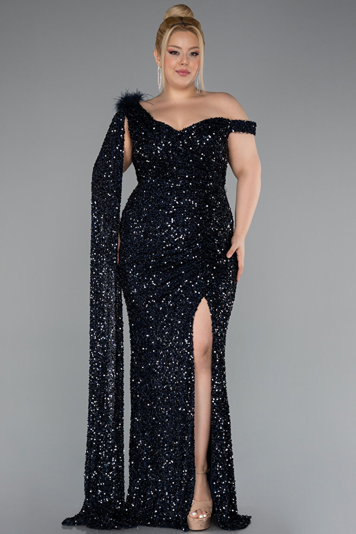 Tek Omuz Yırtmaçlı Uzun Pullu Büyük Beden Abiye ABU5151