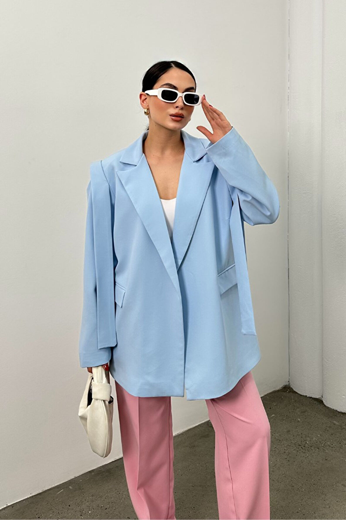 Kadın Oversize Blazer Ceket Kuşaklı Omuz Detaylı