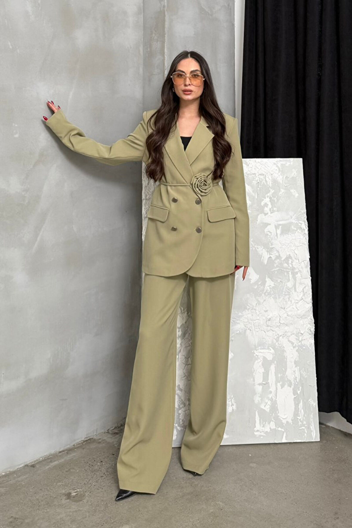 Kadın İkili Blazer Ceket Pantolon Takım Aksesuar ve Düğme Detaylı Bol Paça